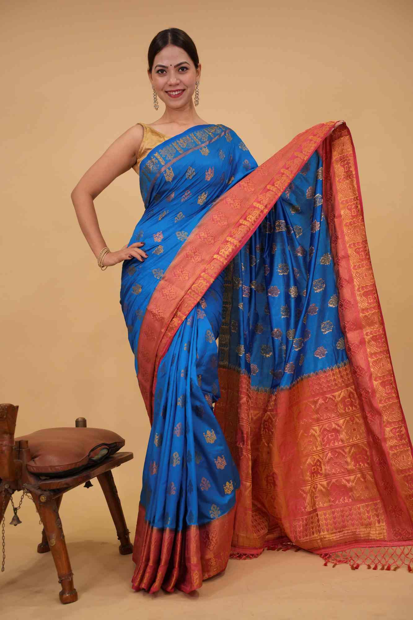 Banarasi with zari motif woven all over, Dense border & Ornate Contrast woven pallu Prestitched Reception Saree