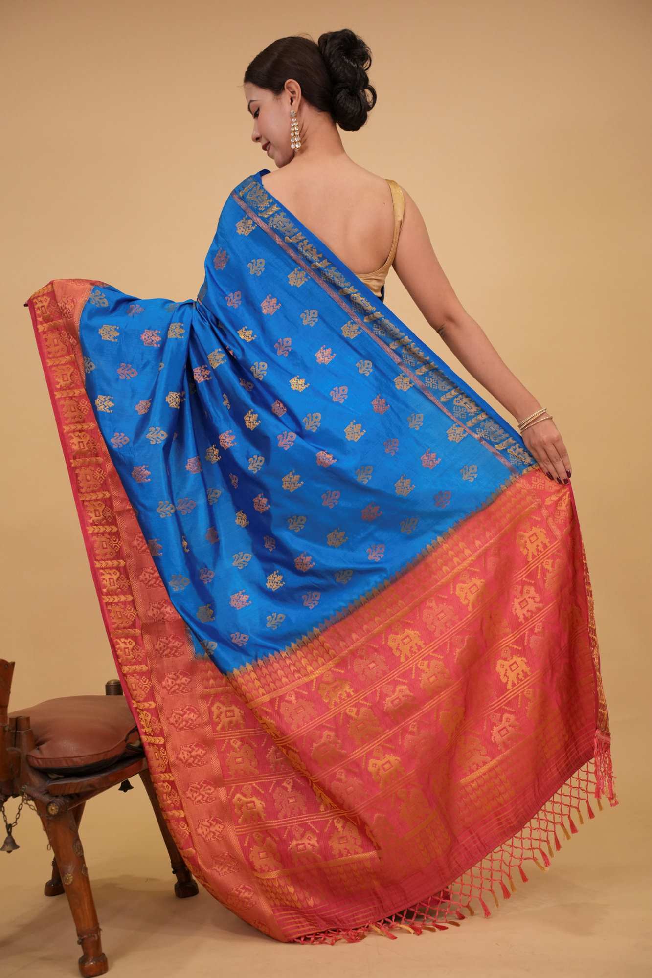 Banarasi with zari motif woven all over, Dense border & Ornate Contrast woven pallu Prestitched Reception Saree