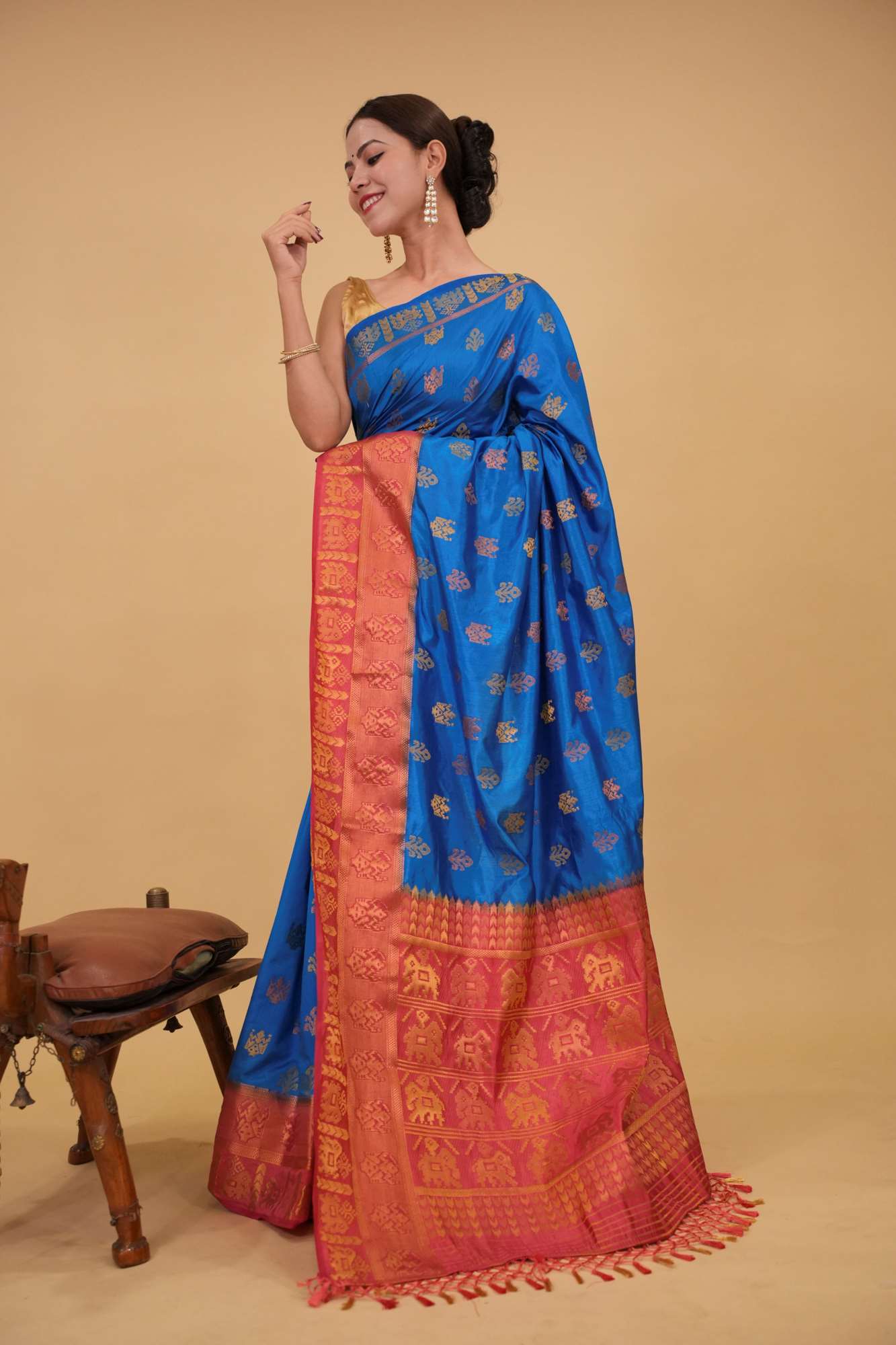 Banarasi with zari motif woven all over, Dense border & Ornate Contrast woven pallu Prestitched Reception Saree