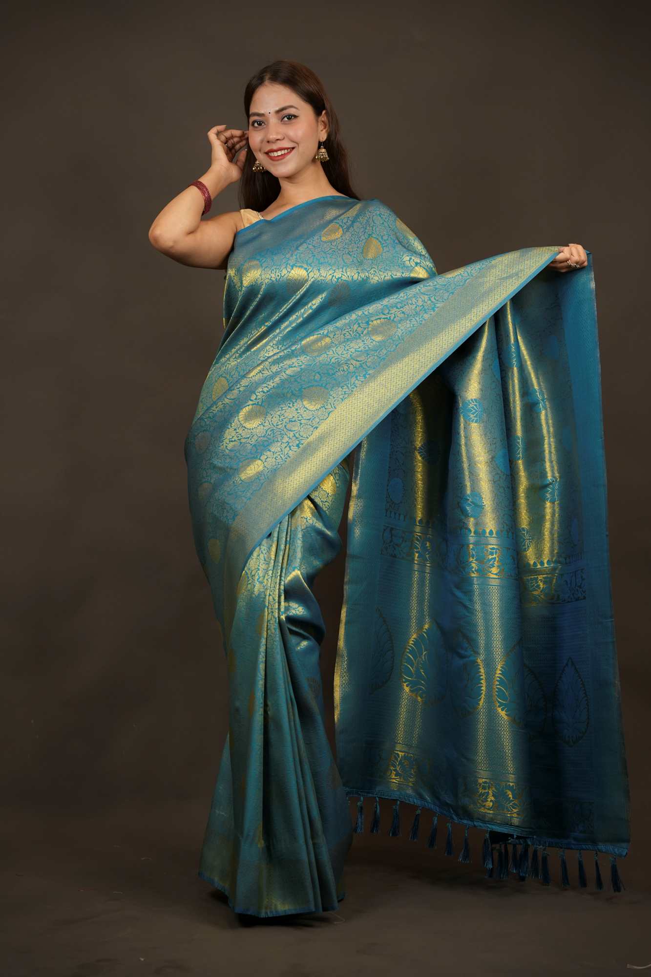 Traditional Kanjivaram with grand pallu and self weaving dhoop chaanv zari work prestitched saree