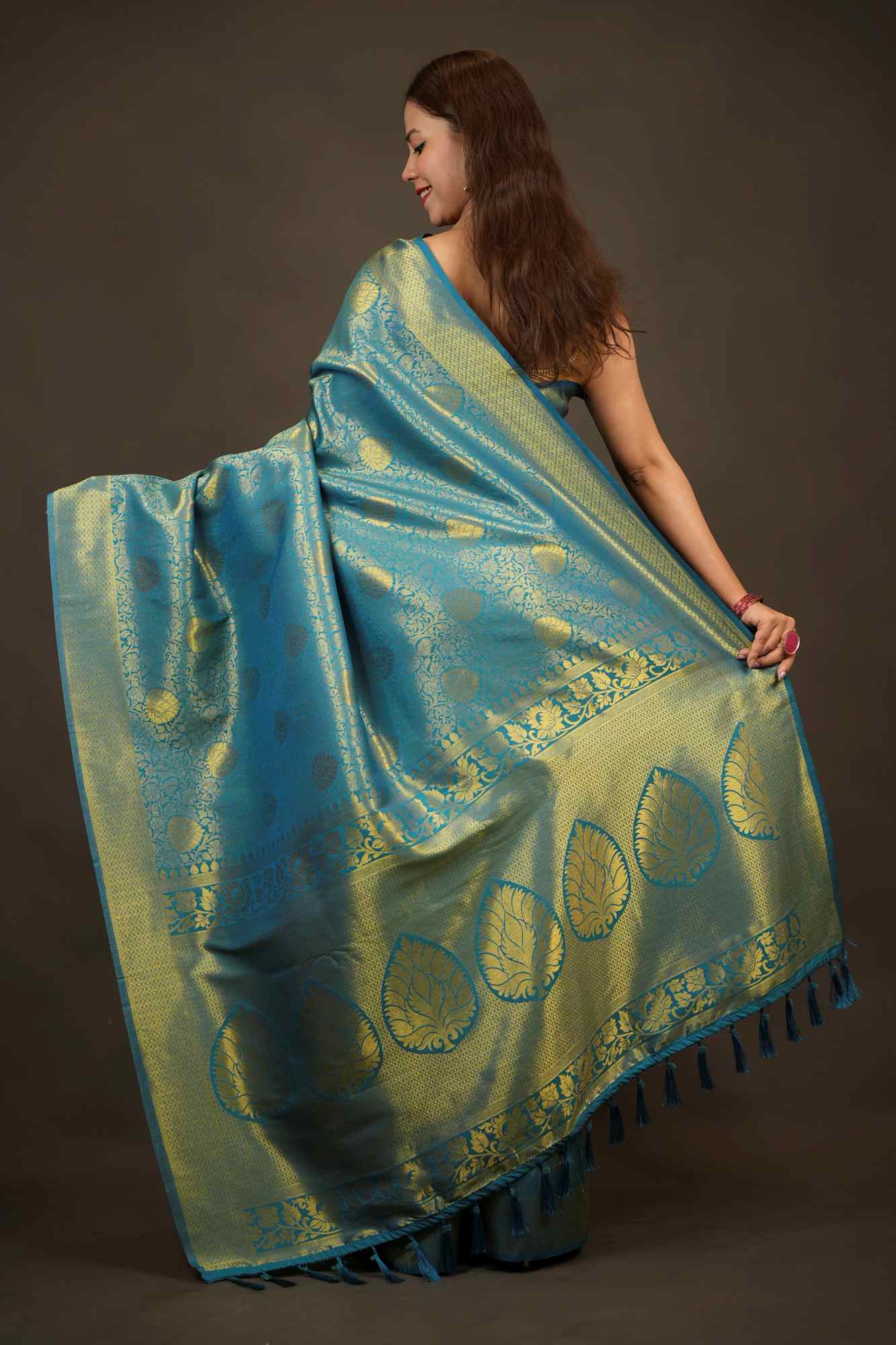 Traditional Kanjivaram with grand pallu and self weaving dhoop chaanv zari work prestitched saree