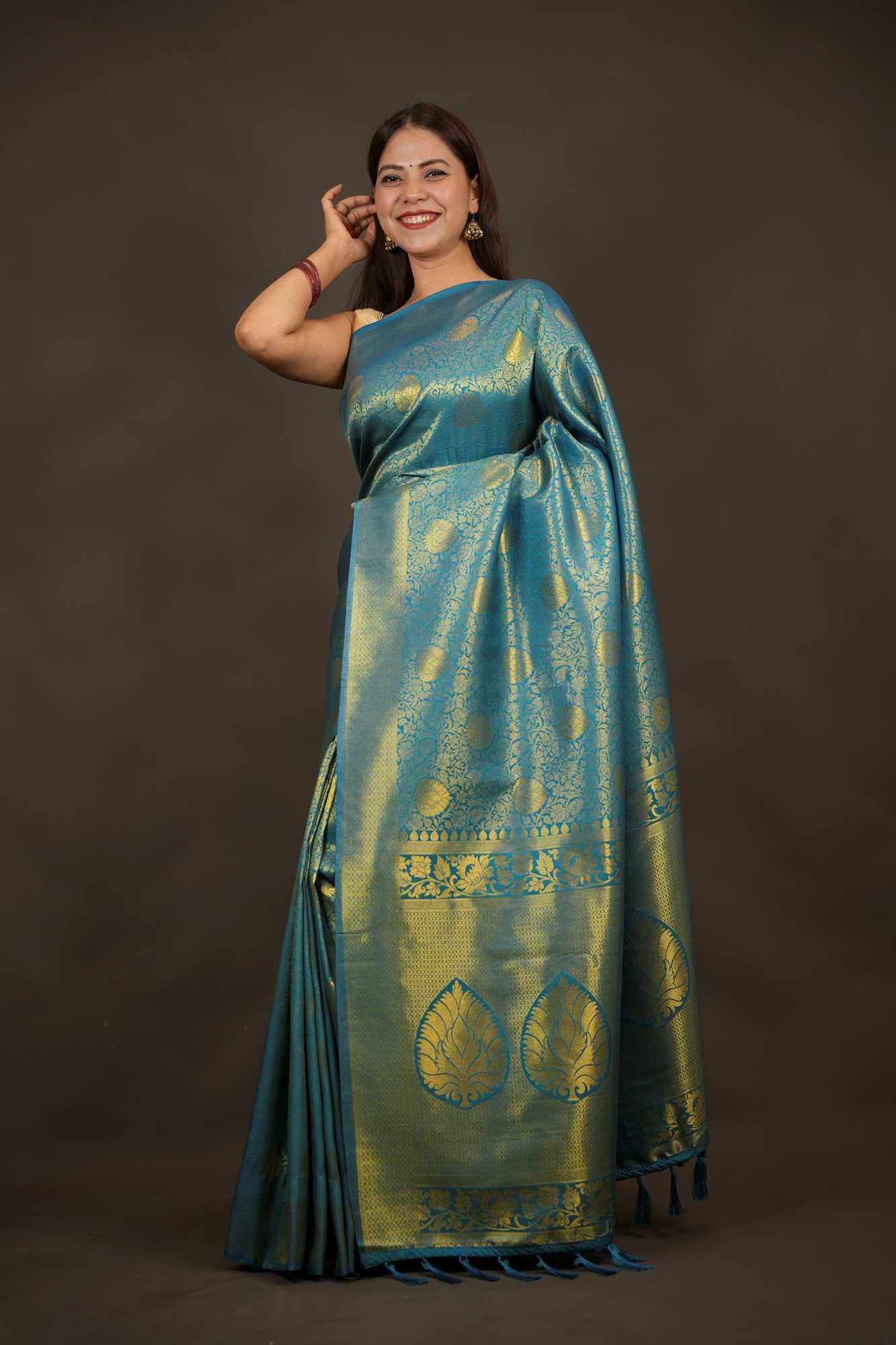 Traditional Kanjivaram with grand pallu and self weaving dhoop chaanv zari work prestitched saree