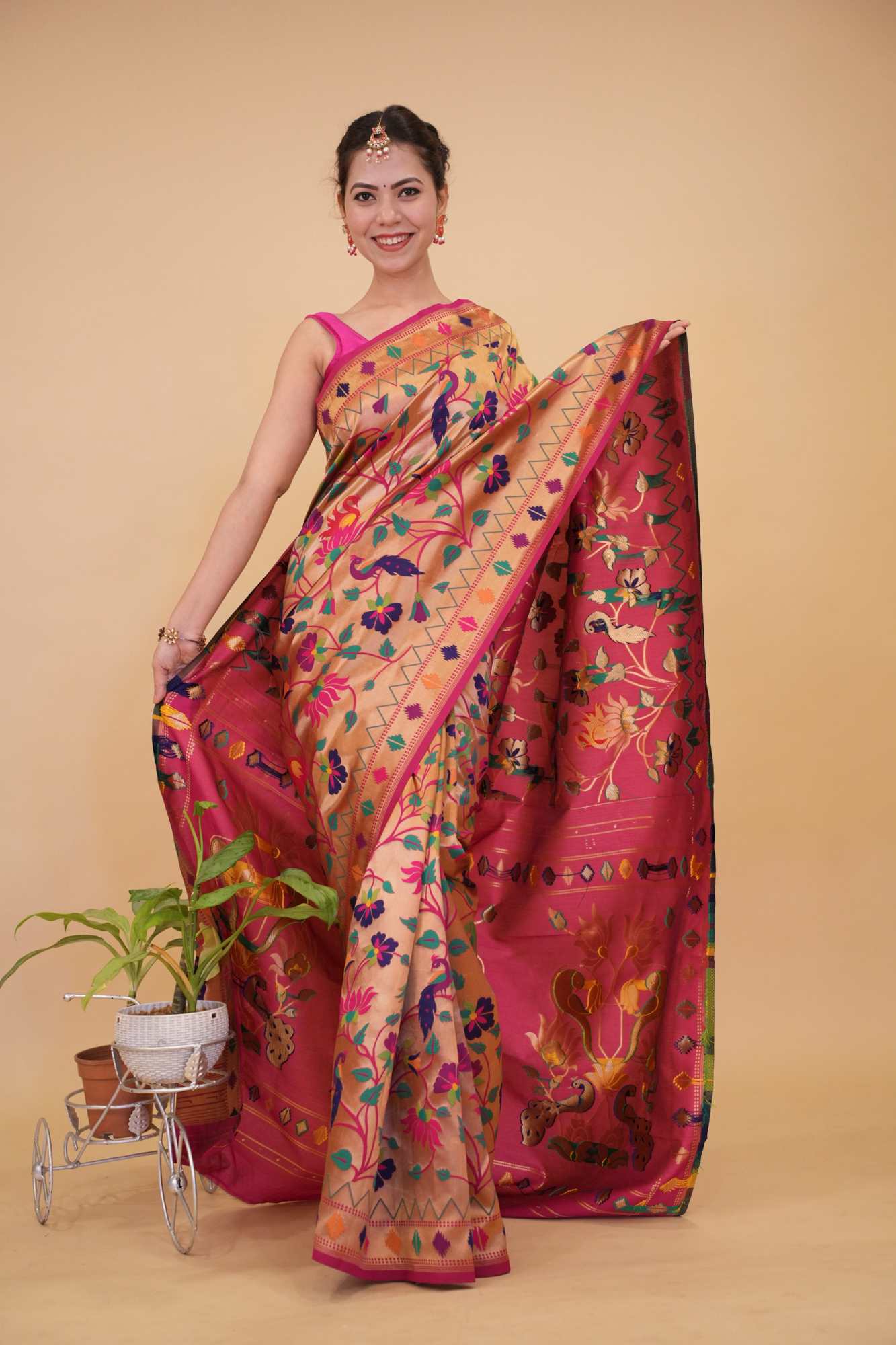 Pink & Gold-Toned Floral Zari Silk Blend Paithani Prestitched Saree