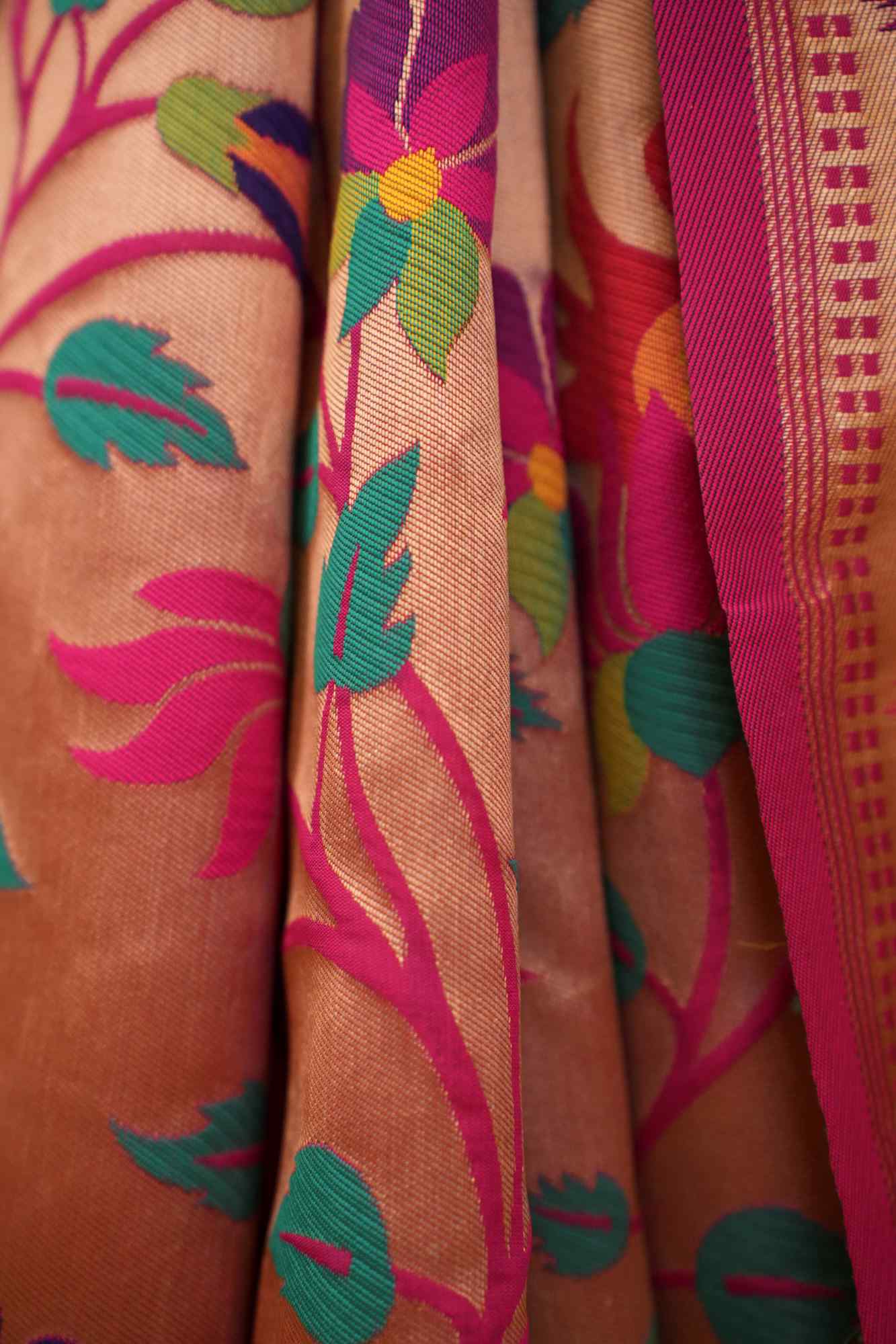 Pink & Gold-Toned Floral Zari Silk Blend Paithani Prestitched Saree