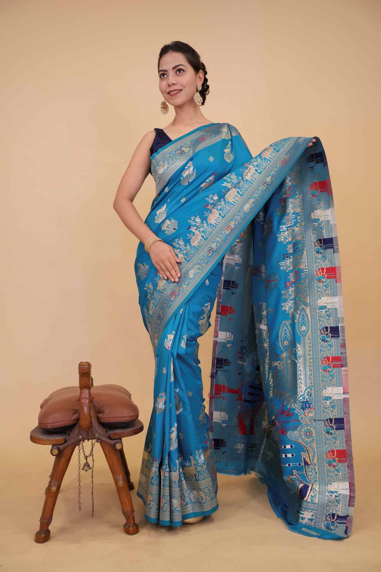 Banarasi Designer Woven Border And Zari Detail Work with ornate meenakari pallu Wrap in 1 Minute Saree.