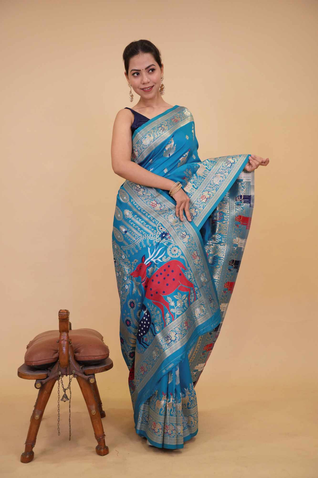 Banarasi Designer Woven Border And Zari Detail Work with ornate meenakari pallu Wrap in 1 Minute Saree.