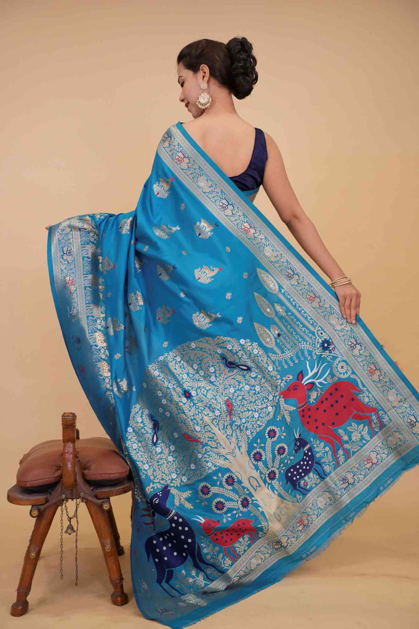 Banarasi Designer Woven Border And Zari Detail Work with ornate meenakari pallu Wrap in 1 Minute Saree.