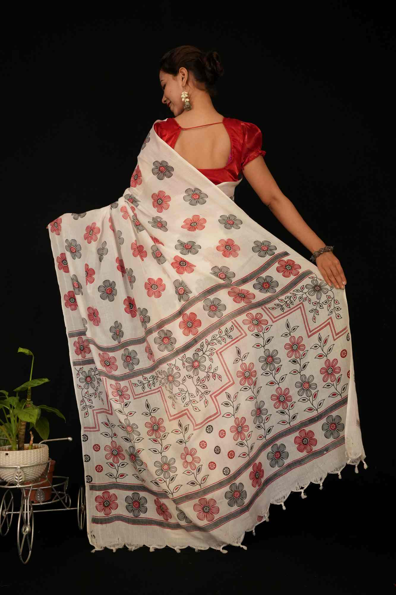 Ready to Wear White Floral Mul Mul Cotton With Tassels Wrap in 1 minute Saree