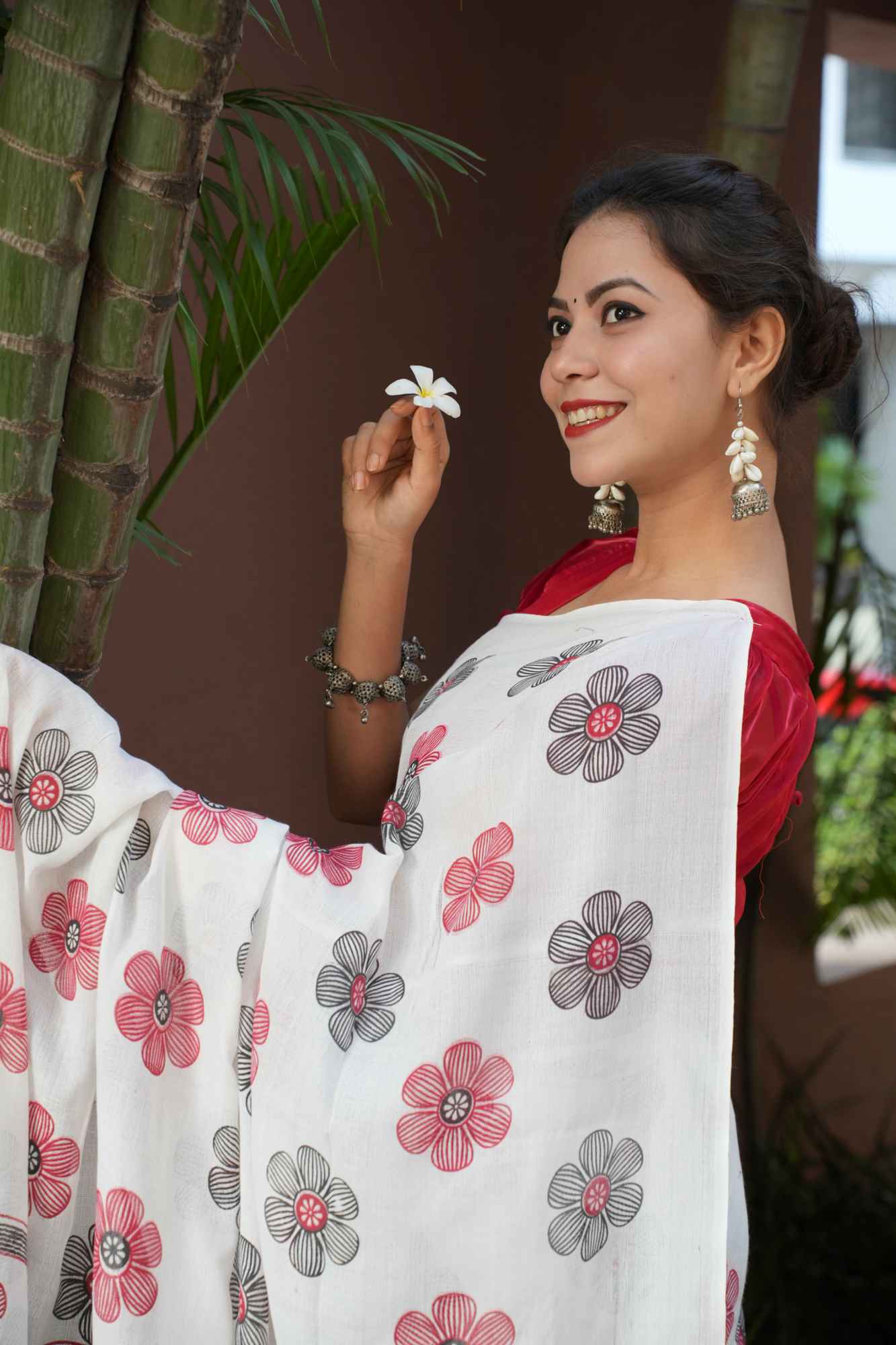 Ready to Wear White Floral Mul Mul Cotton With Tassels Wrap in 1 minute Saree