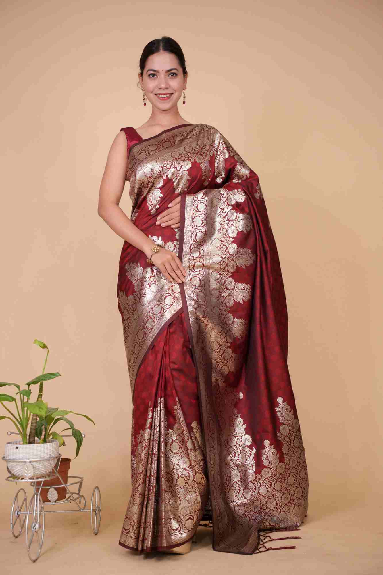 Maroon Kanchipuram With Traditional Detail Zari Motif Border Wrap in 1 minute saree