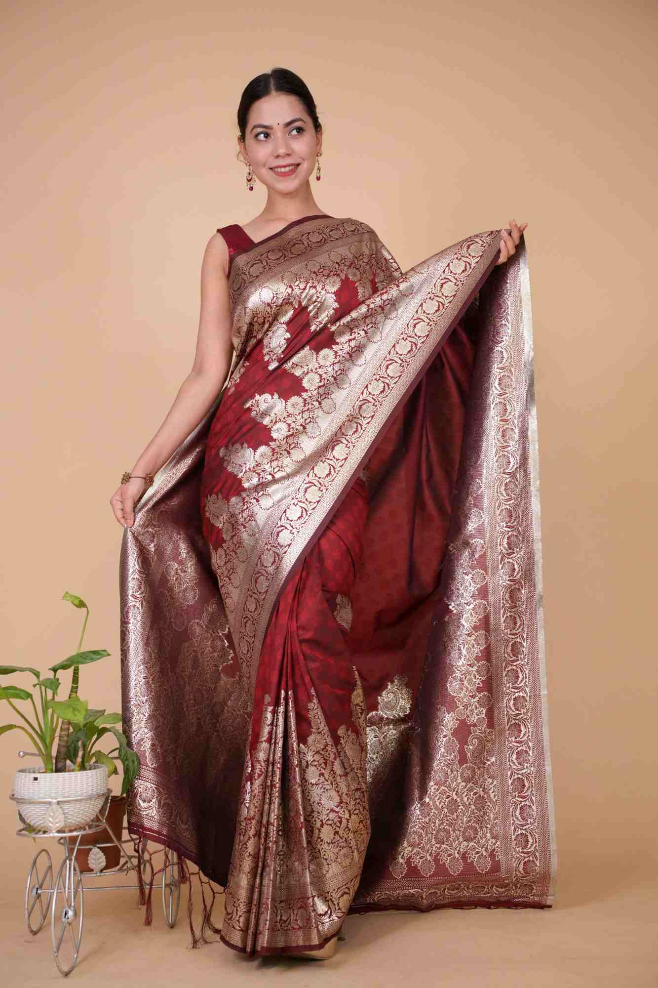 Maroon Kanchipuram With Traditional Detail Zari Motif Border Wrap in 1 minute saree