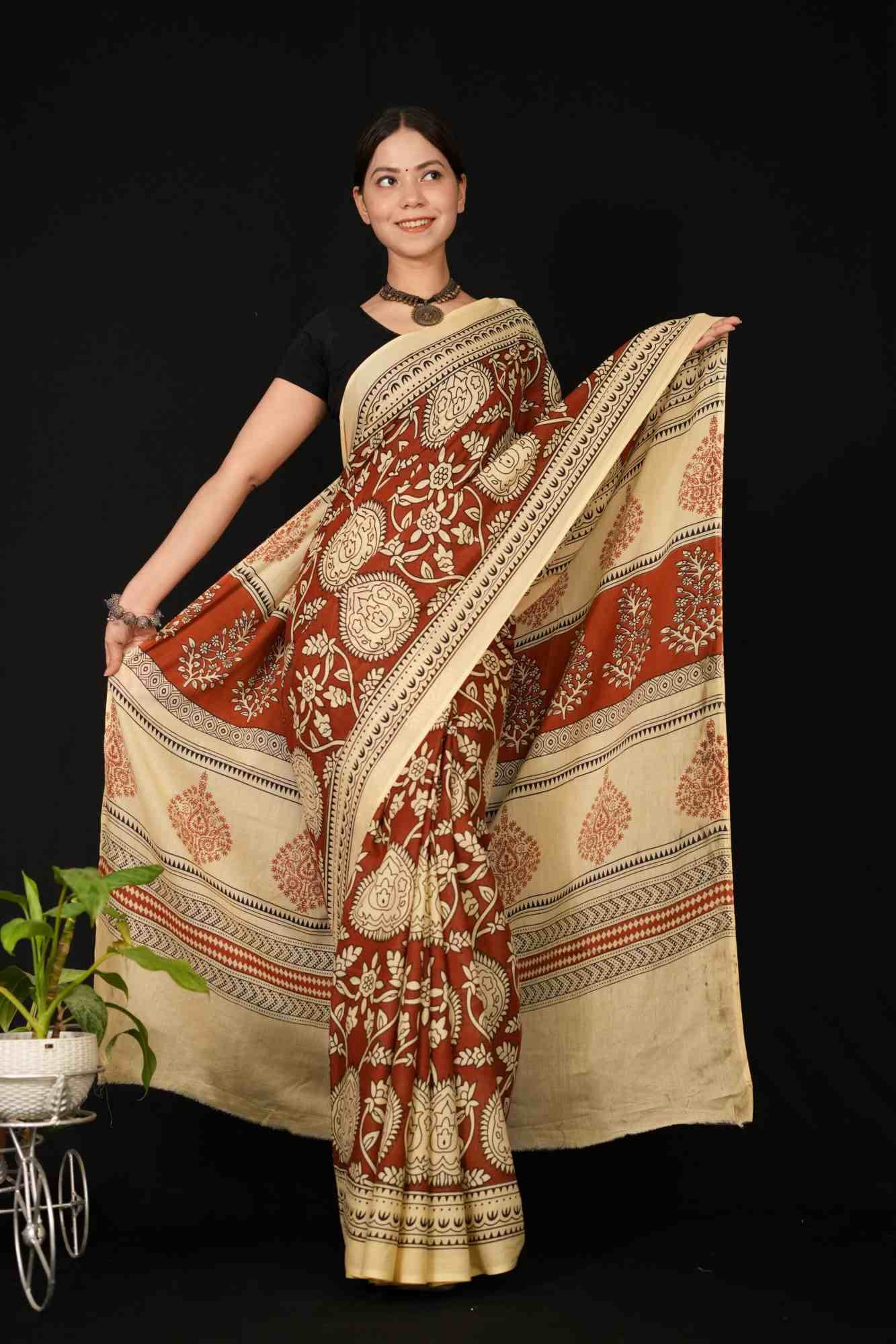 Designer Block Printed Mul Mul Cotton With Soild Cream Border Wrap In One Minute Saree