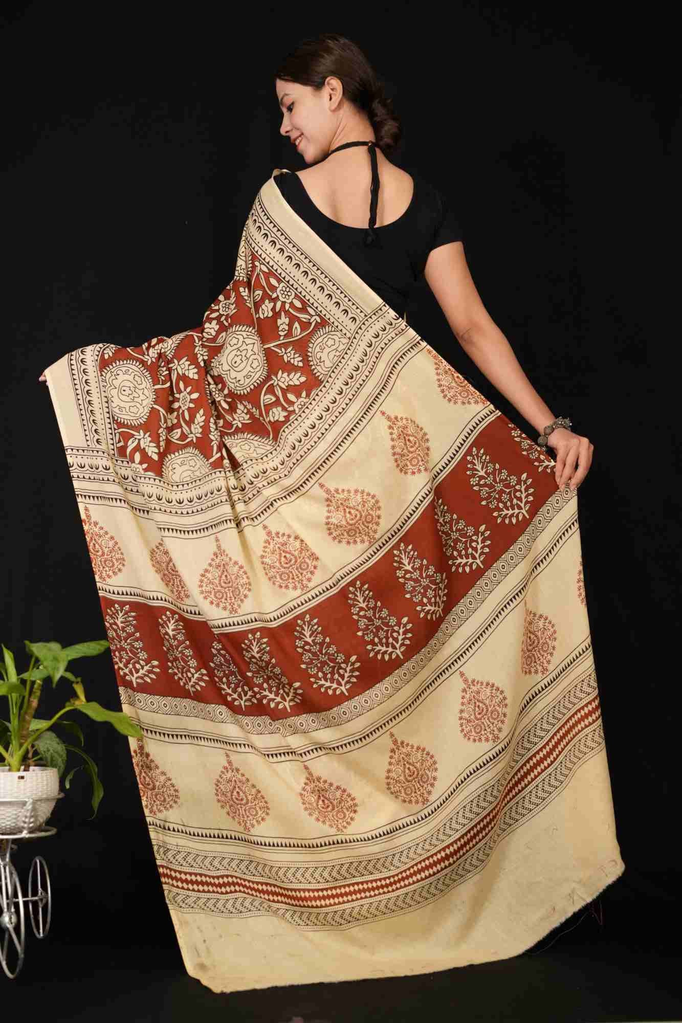 Designer Block Printed Mul Mul Cotton With Soild Cream Border Wrap In One Minute Saree