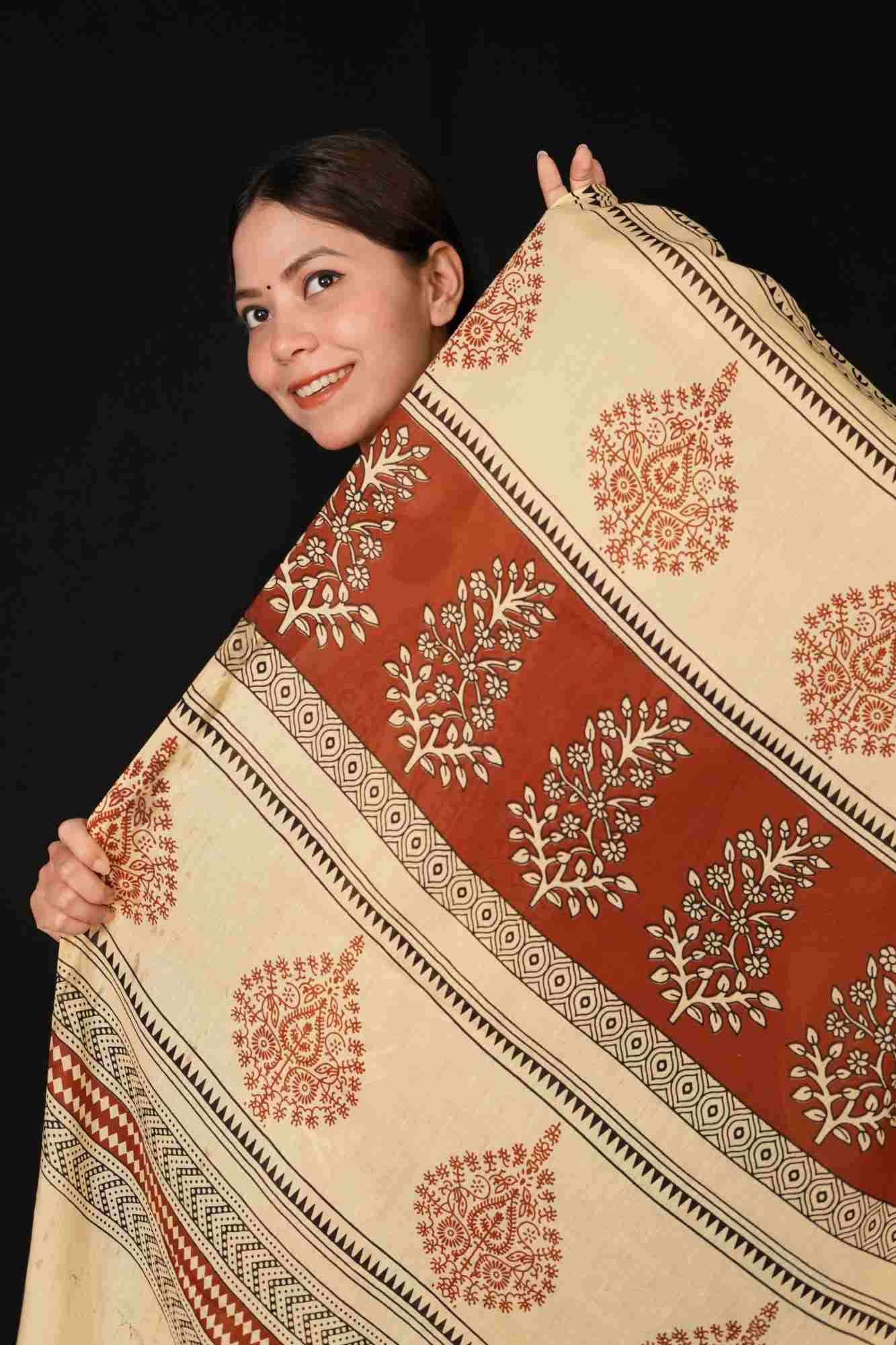 Designer Block Printed Mul Mul Cotton With Soild Cream Border Wrap In One Minute Saree