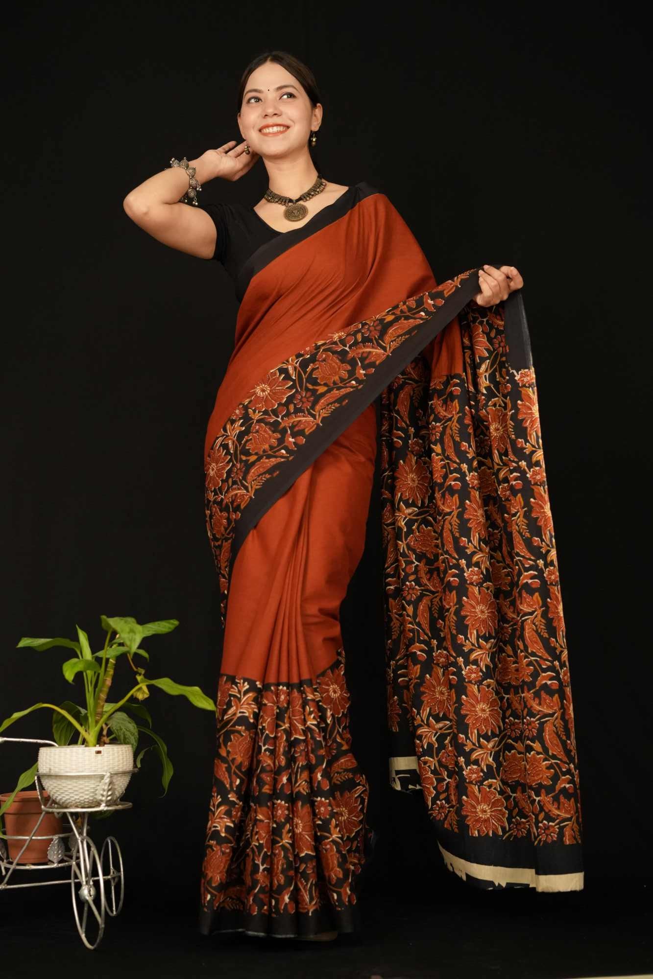 Jaipuri Block Printed Mul Mul Cotton With Soild Black Border Wrap In One Minute Saree