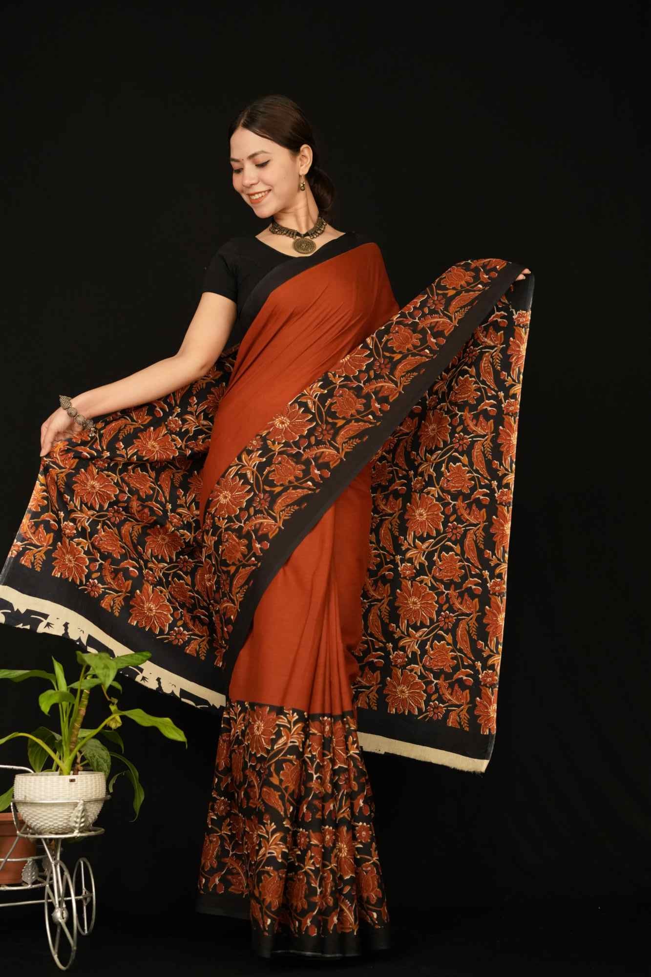 Jaipuri Block Printed Mul Mul Cotton With Soild Black Border Wrap In One Minute Saree