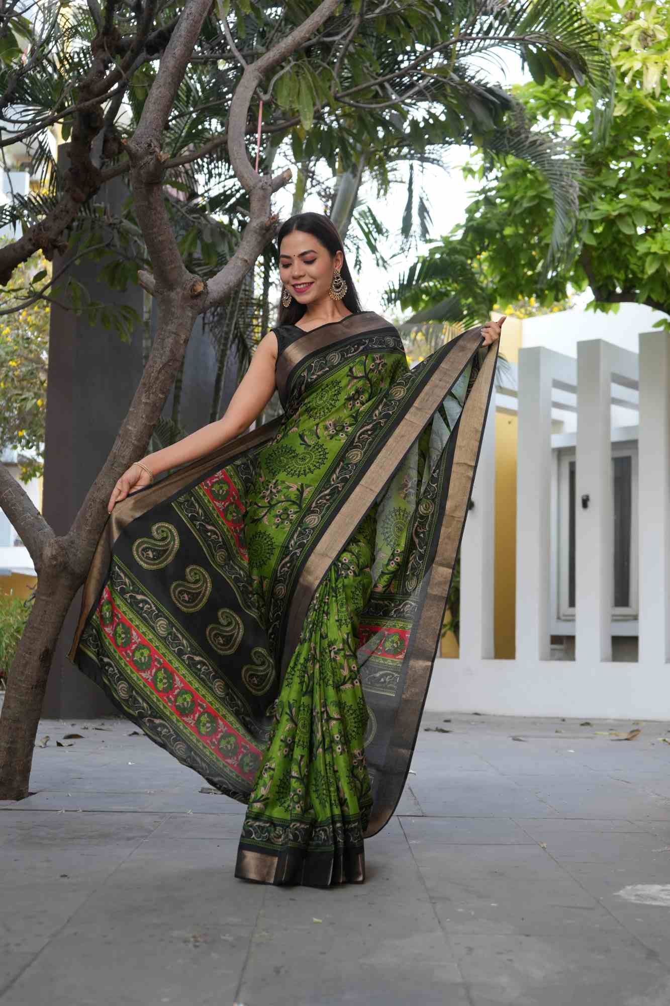 Ethnic Tribal Art printed & Contrast Zari Border & Motif Pallu Wrap in one minute saree