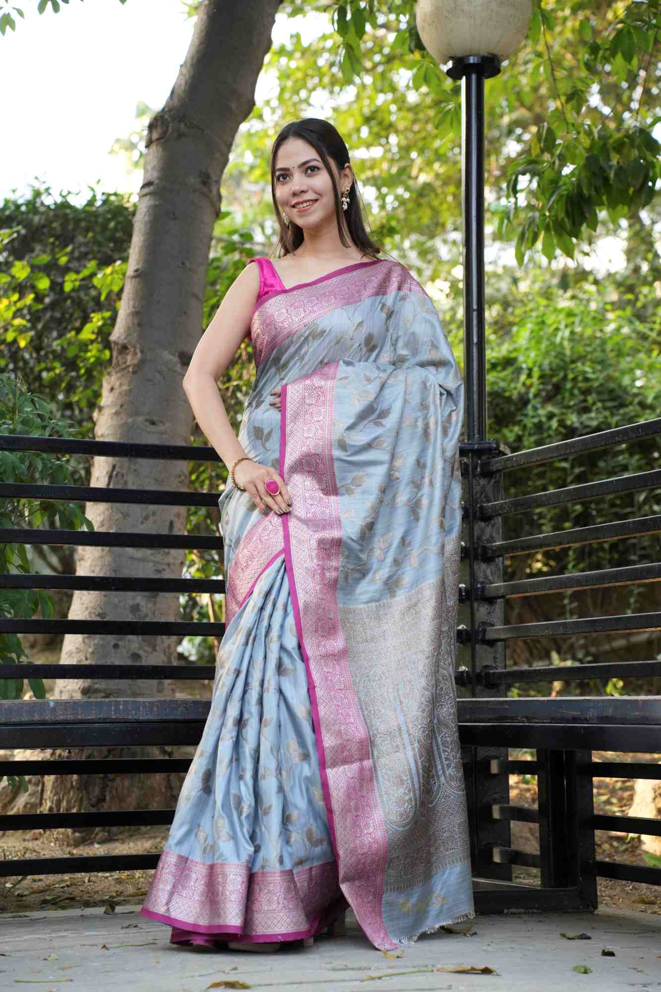 Kanjeevaram Ready to wear saree With  Overall Zari And Contrast Pink Border Wrap in 1 minute Saree