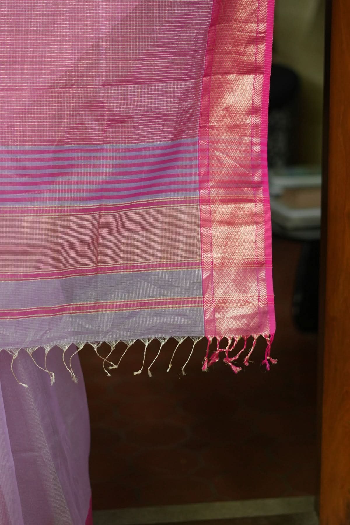 Handwoven Maheshwari silk cotton saree in Lilac with Pink | Shobitam