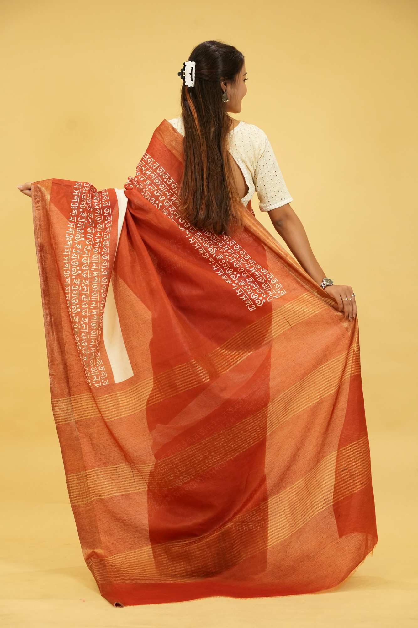 Bapta Silk with  mantra Weave & Golden Zari Borders Ready To wear Saree