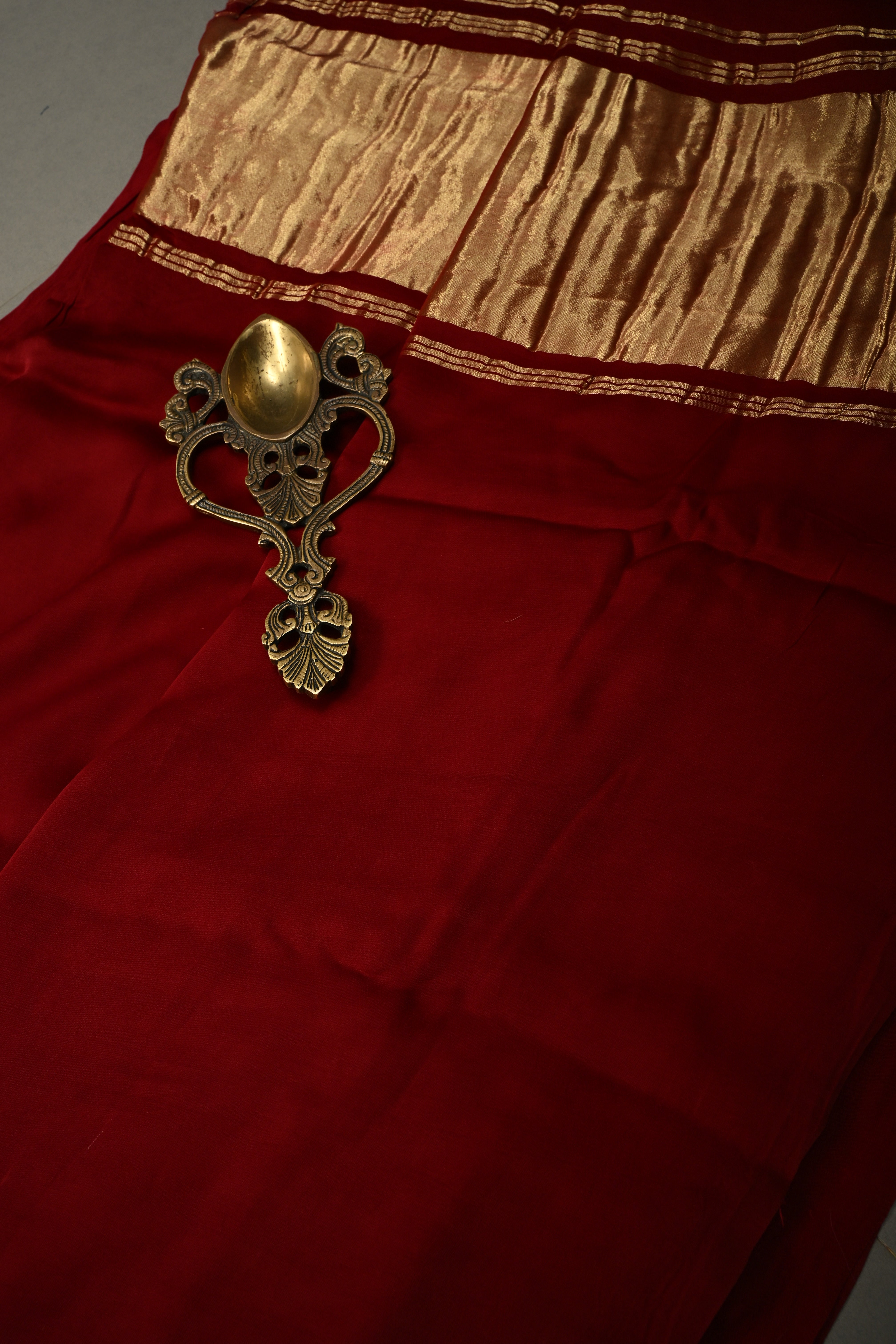 Burgundy Borderless Modal Silk Saree with Lagda Patta Crushed Tissue Pallu