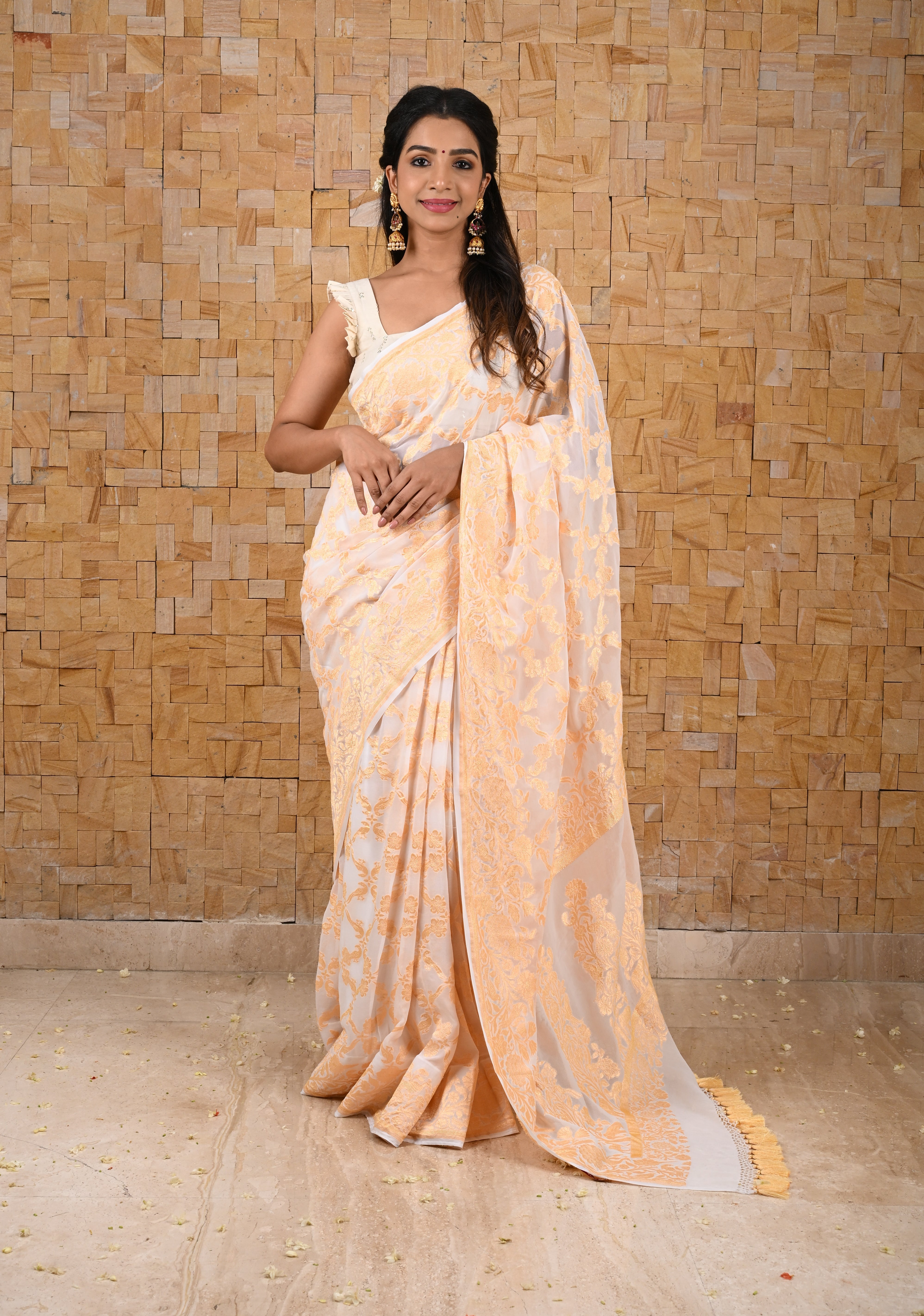 Vidya Balan White Banarasi Georgette Silk Saree with Shikaargah Jaal and Zari Border | SILK MARK CERTIFIED | Shobitam