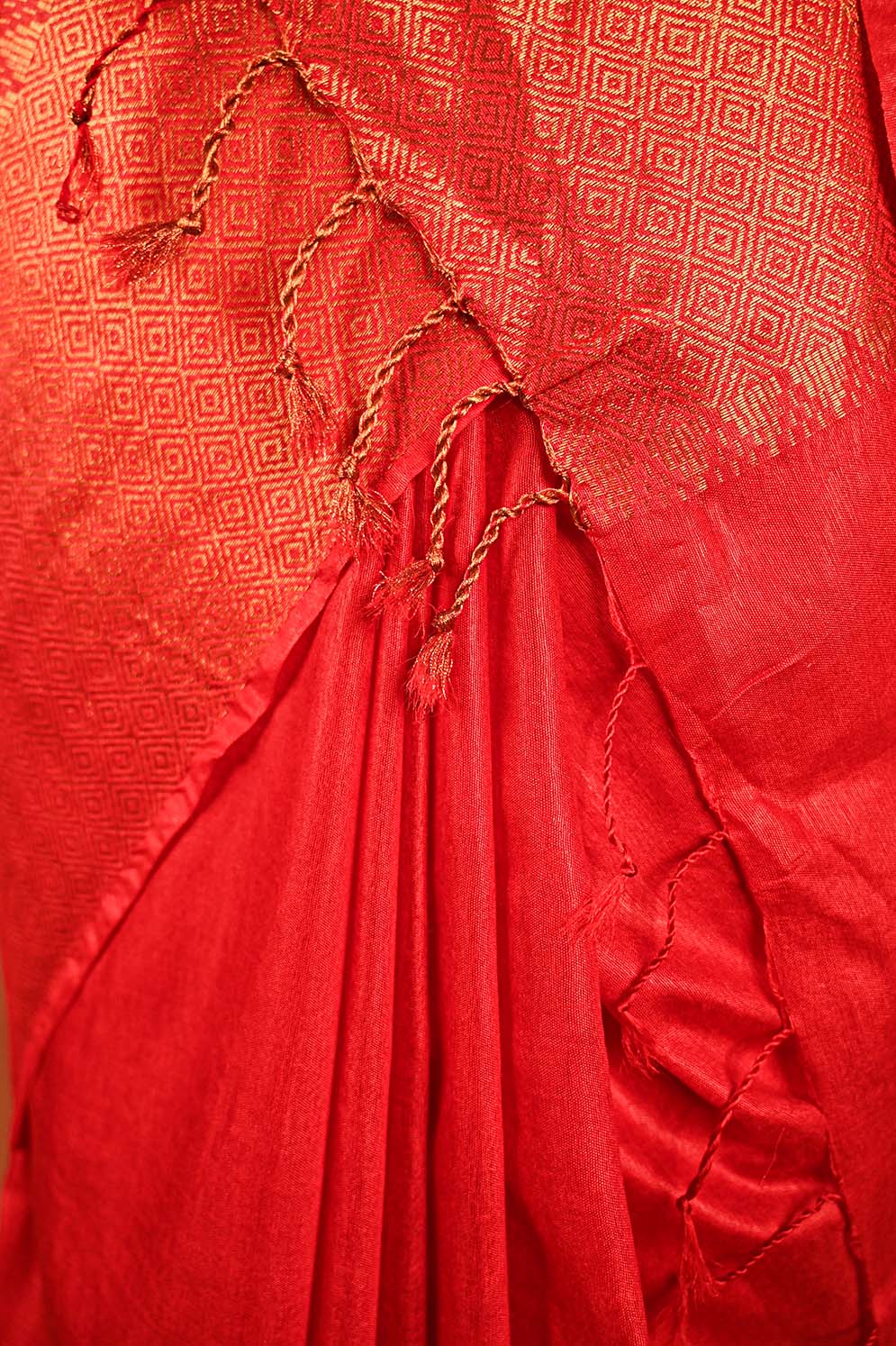 Ready To Wear Red south cotton silk With Zari Temple Border And Ornate Pallu Wrap in 1 minute saree - Isadora Life