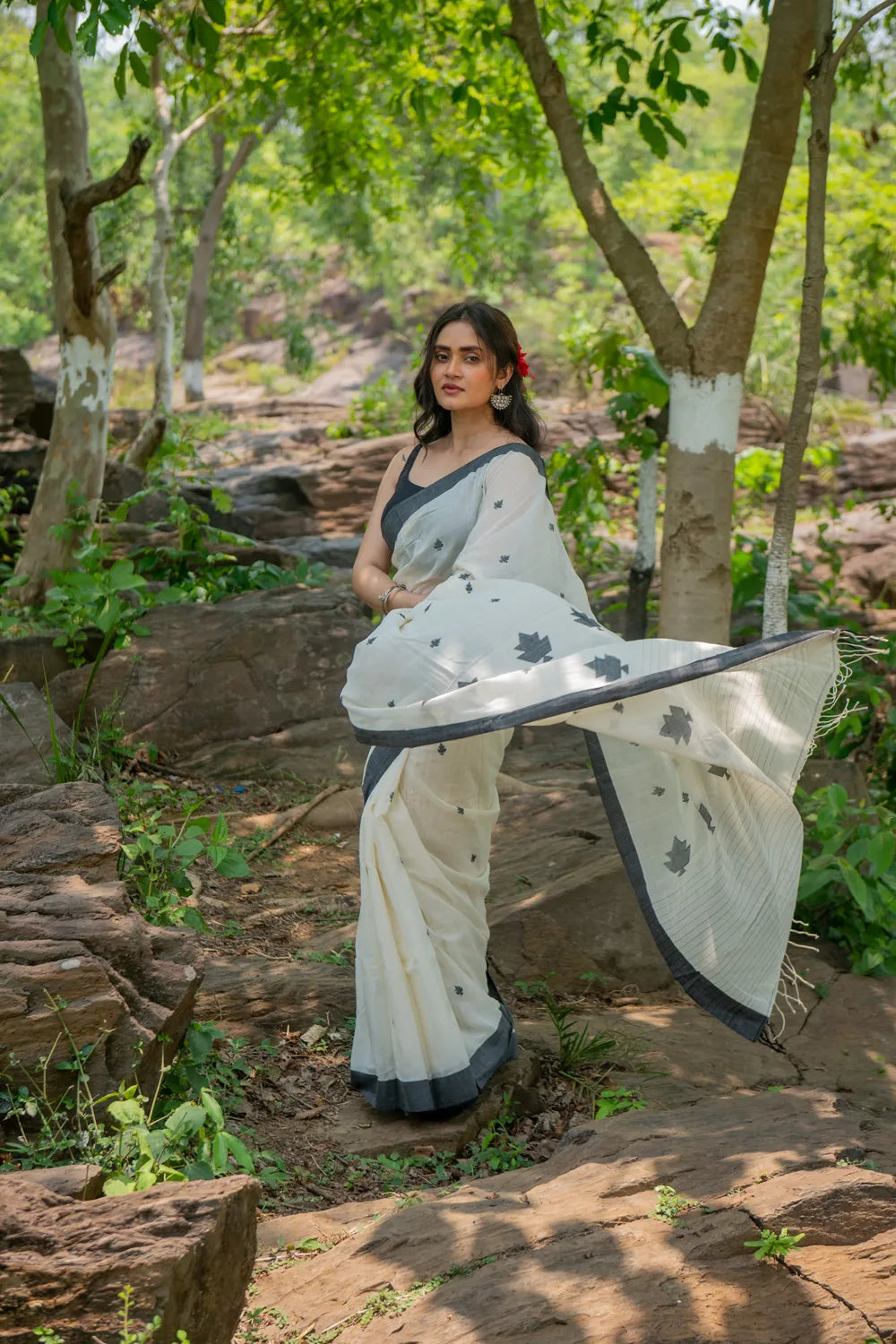 Handloom Off White and Black Soft Cotton Jamdani Saree | Shobitam