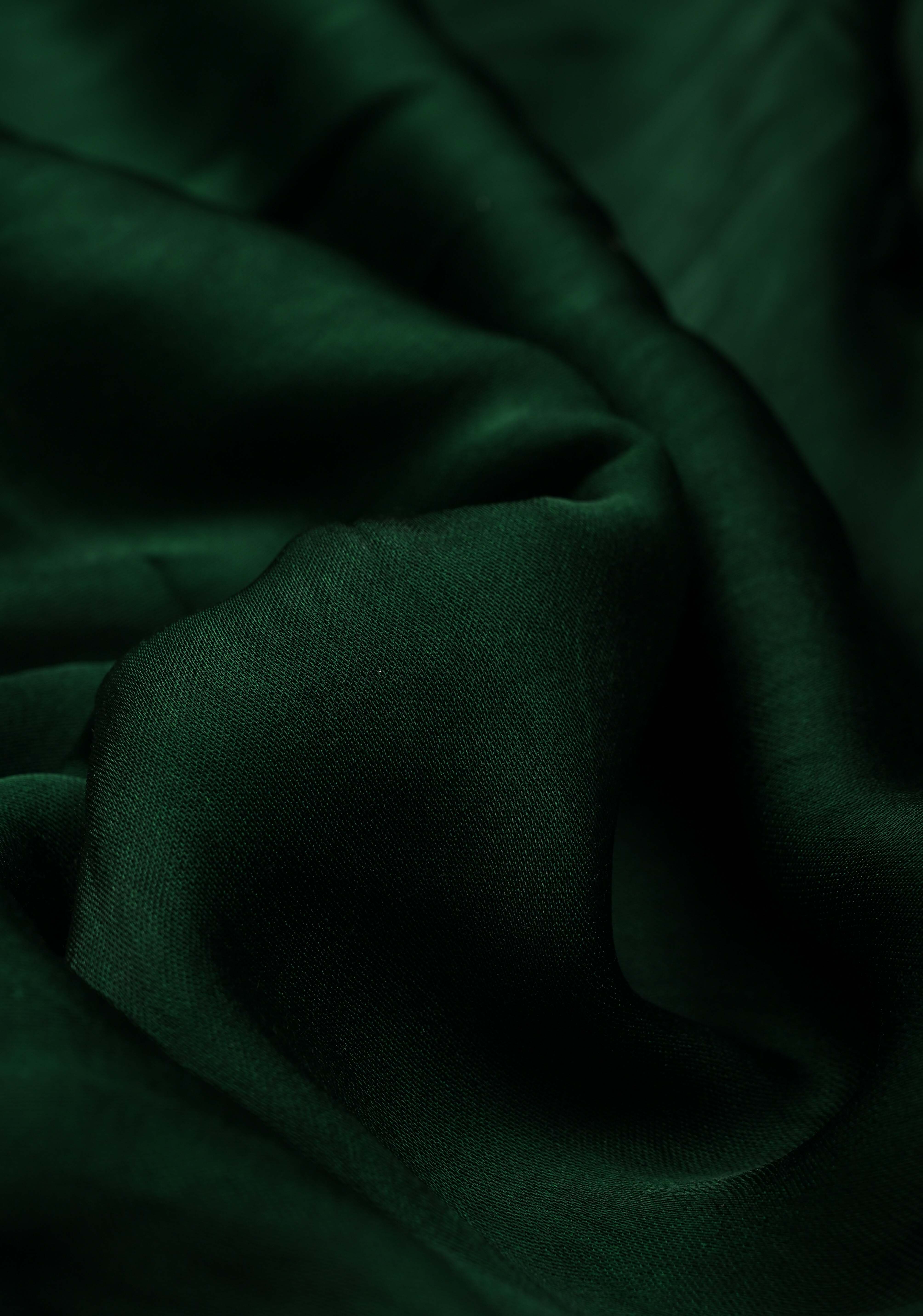 Deep Green Borderless Modal Silk Saree with Lagda Patta Crushed Tissue Pallu | Shobitam
