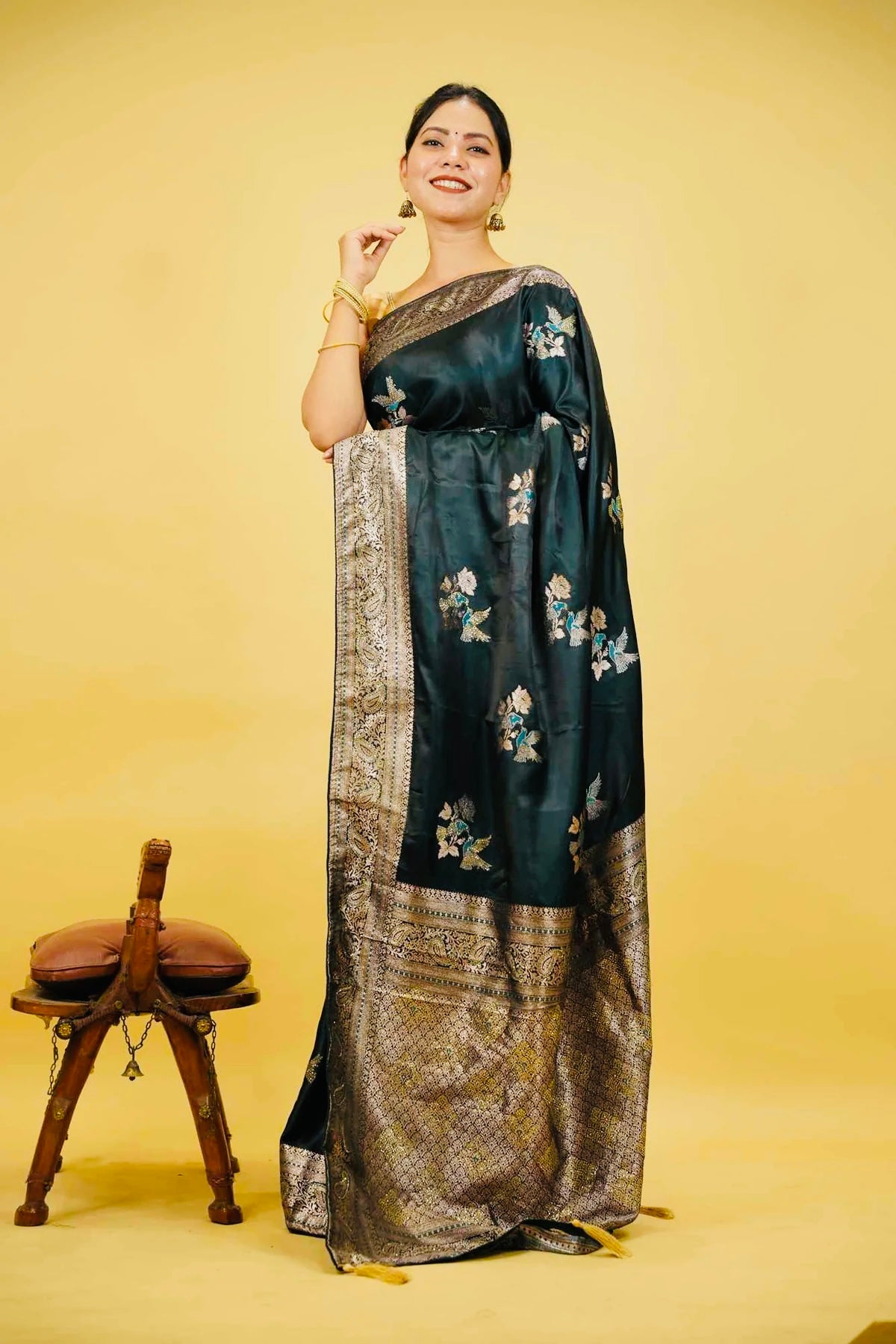 Antique Zari woven border with Pakshi Weave Banarasi prestitched saree