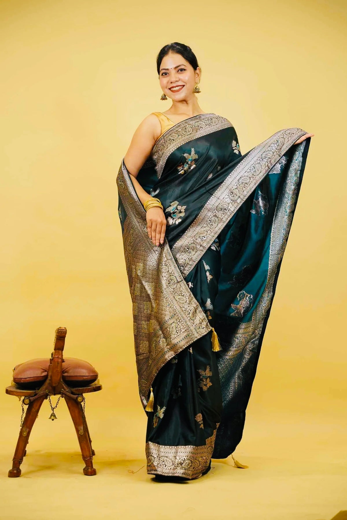 Antique Zari woven border with Pakshi Weave Banarasi prestitched saree