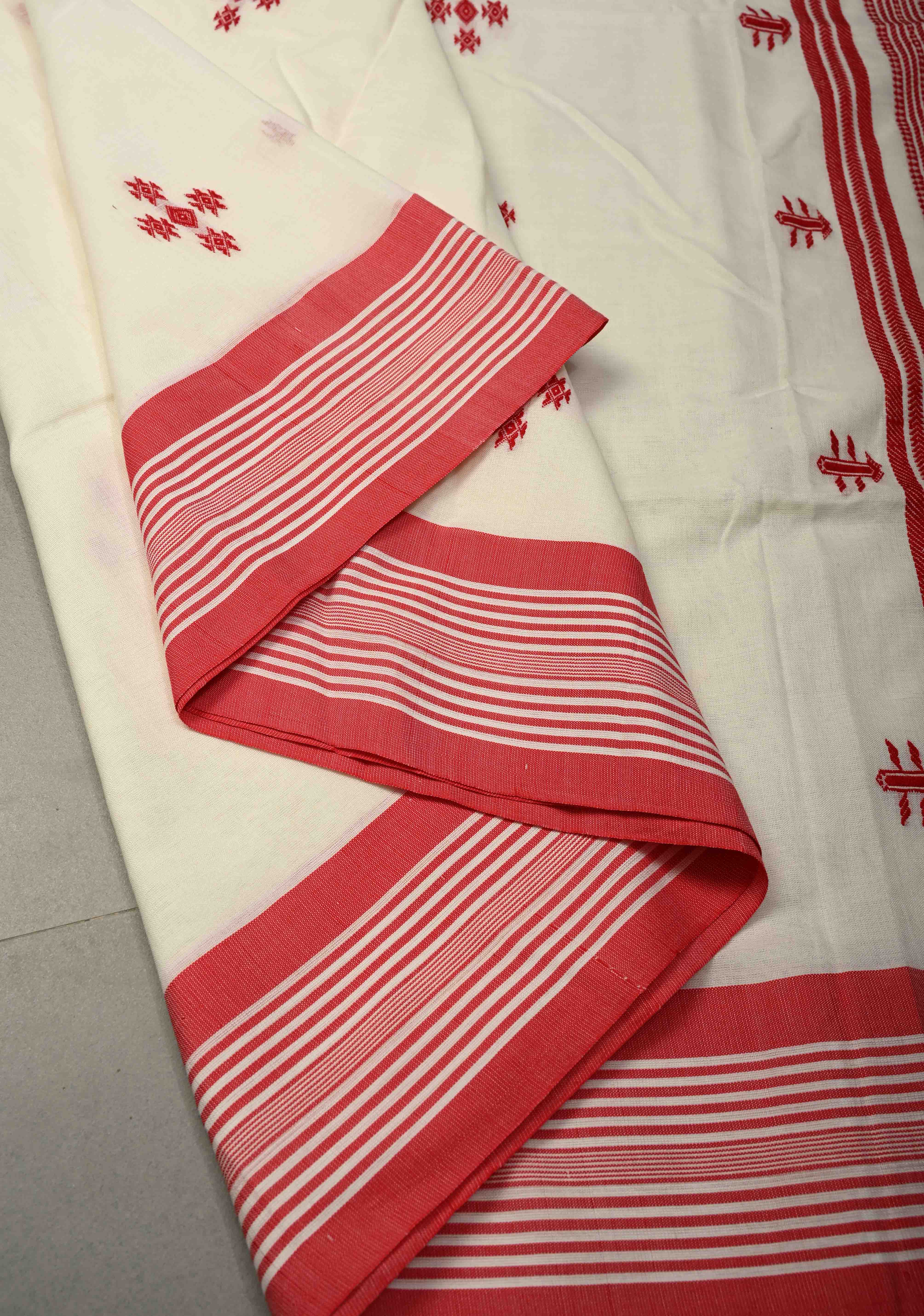 Off White Handloom Bengal Cotton Saree with Resham Buttas and Contrast Borders | Shobitam
