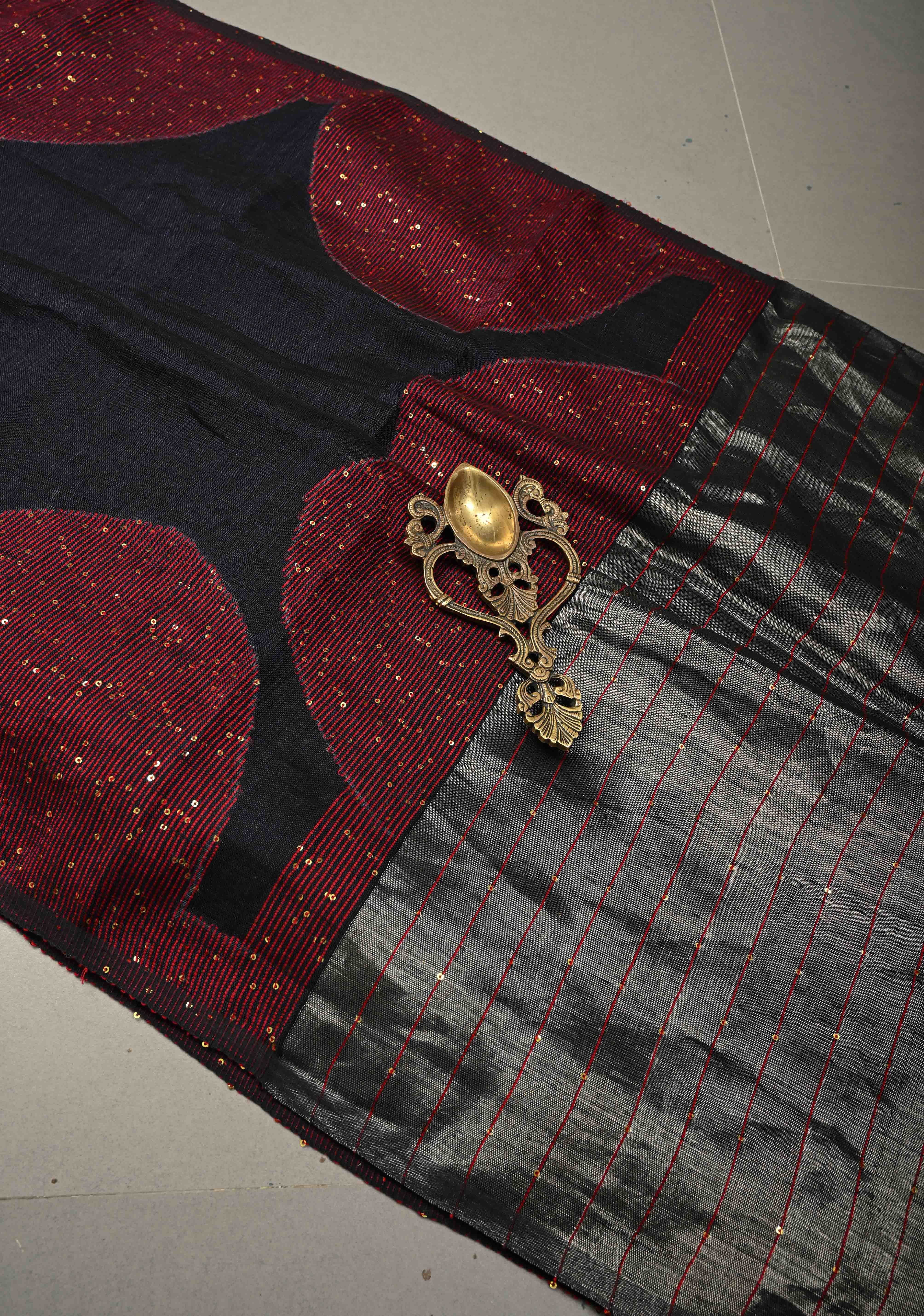 Deep Midnight Blue Handloom Linen by Linen Saree with Pocket Sequins Scallop Red Borders and Silver Tissue Pallu | Shobitam