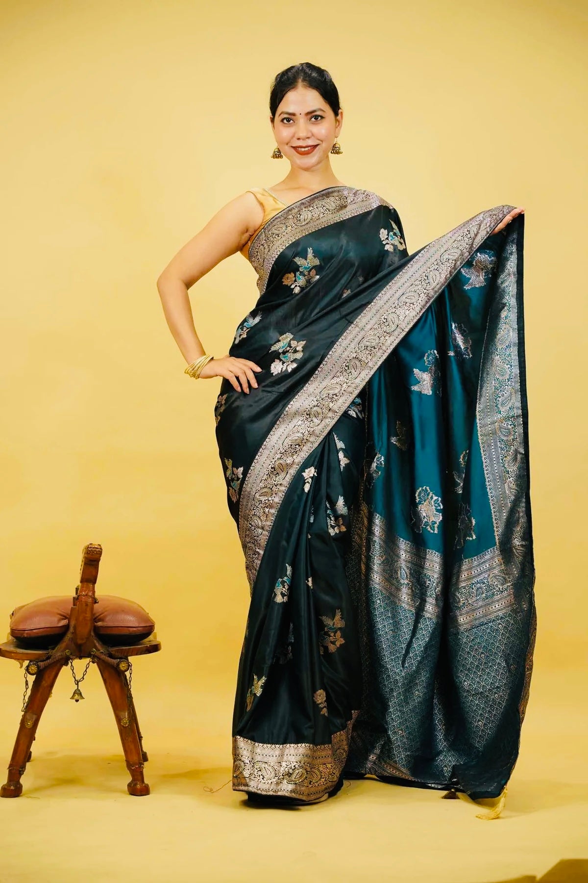 Antique Zari woven border with Pakshi Weave Banarasi prestitched saree