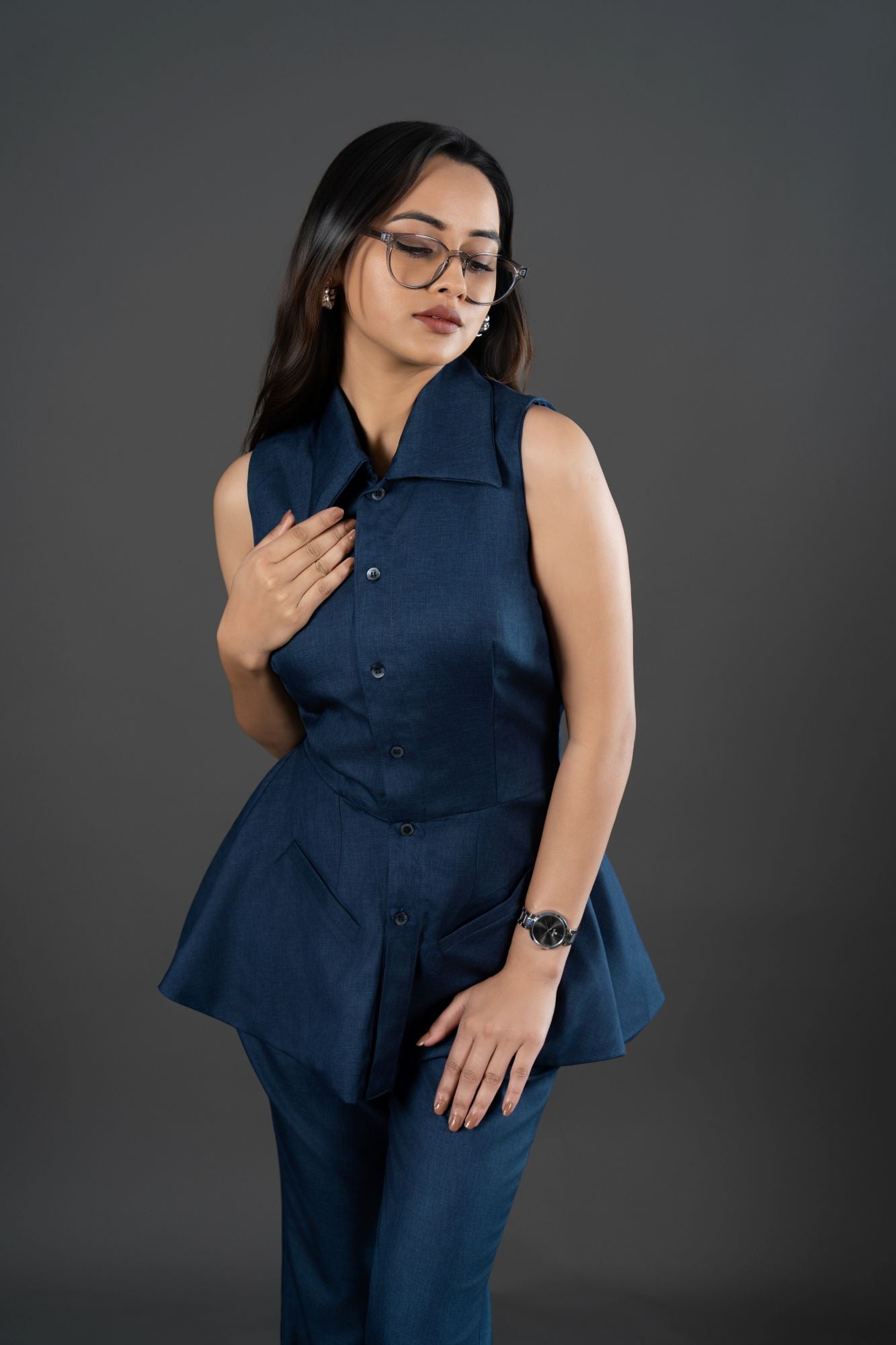 Tailored Poly Viscose Suiting Set Featuring a Structured Waistcoat and Sleek Trousers