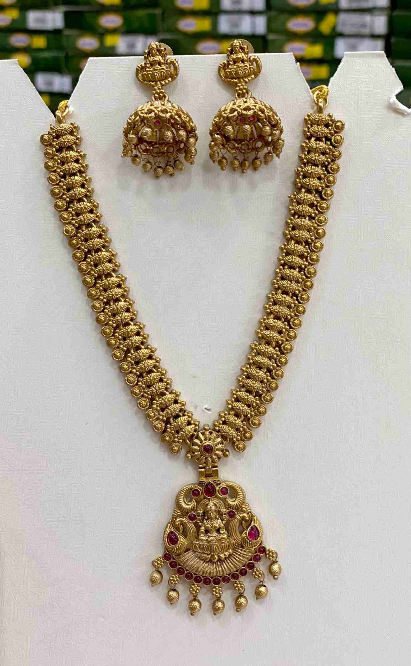 ALLURING LONG TRADITIONAL GODDESS LAKSHMI NECKLACE SET WITH EARRINGS