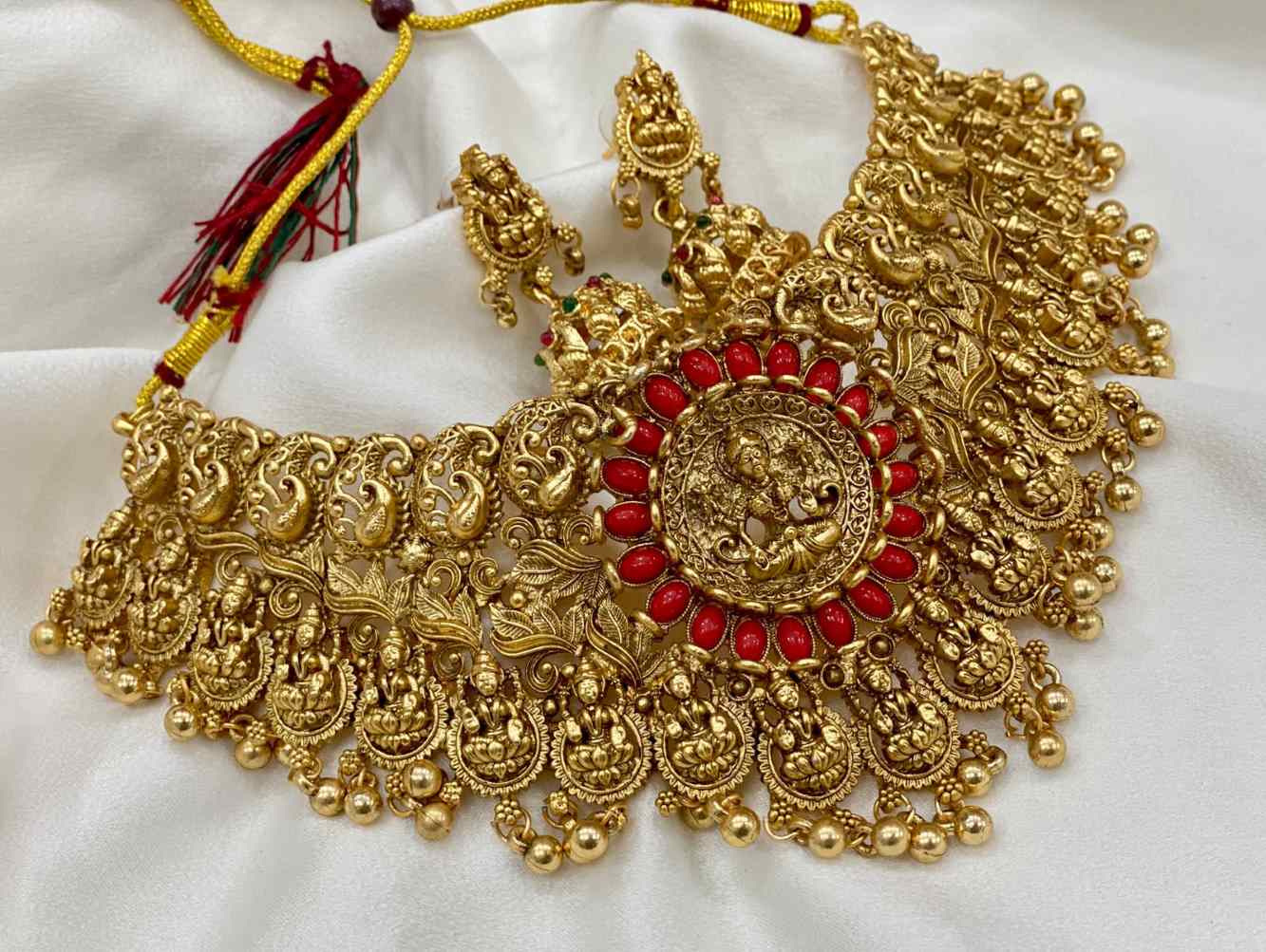 SOUTH STYLISH GOLD PLATED TEMPLE CHOKER SET