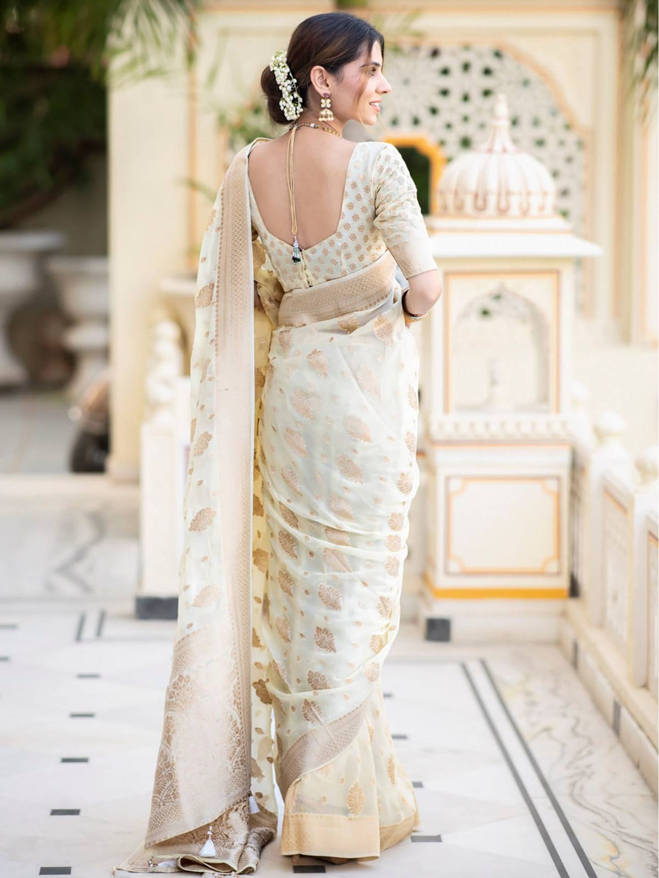 Exquisite  Off white premium Saree with Intricate All-Over Butas and Ornate Palla, Adorned with Luxurious Tassels – A Ready-to-Wear Saree