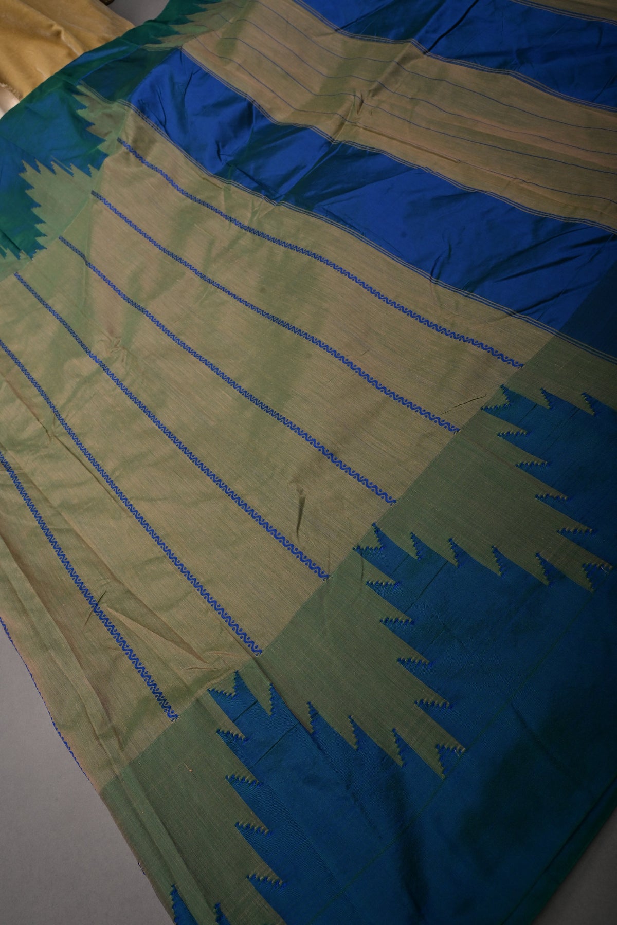 Green Dual Tone Zariless Ilkal Weave Art Silk Bagalkote Saree with Resham Veldhari Horizontal Stripes and Contrast Temple Border | SHOBITAM