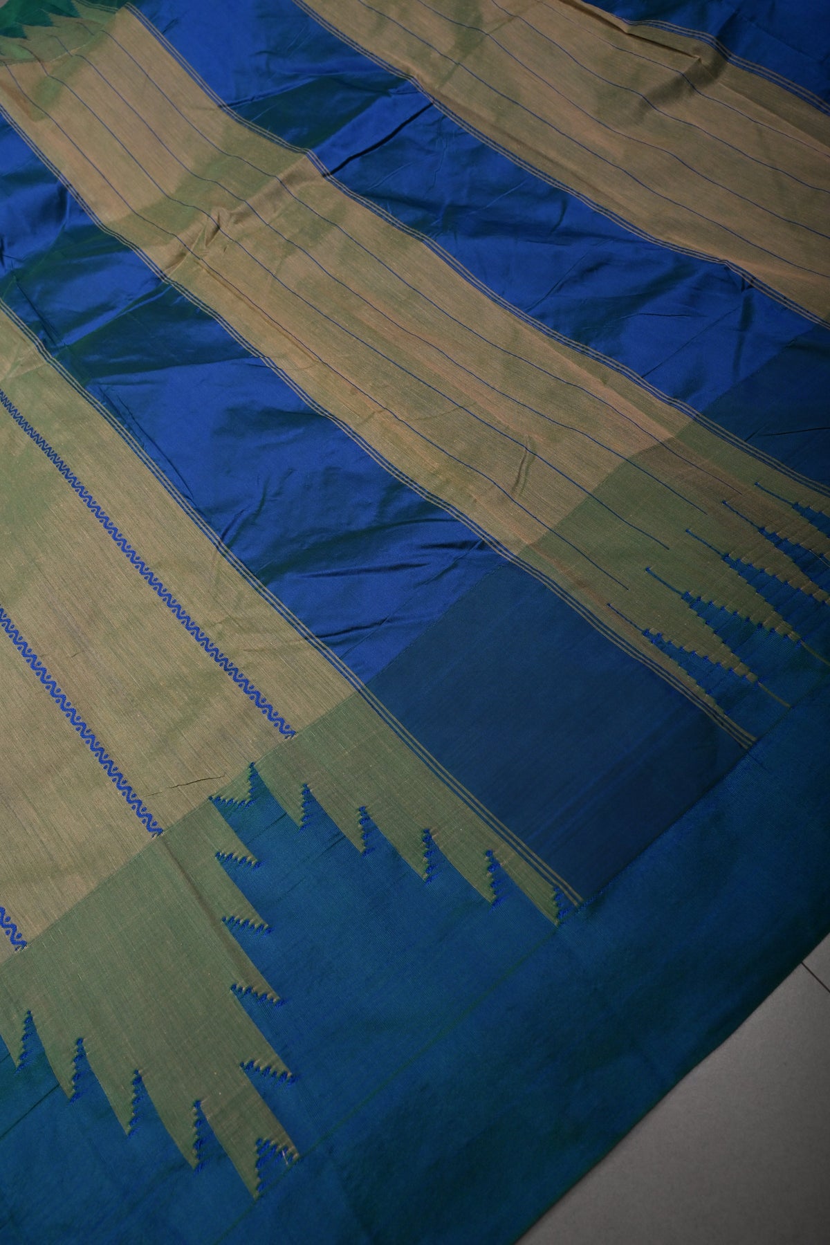Green Dual Tone Zariless Ilkal Weave Art Silk Bagalkote Saree with Resham Veldhari Horizontal Stripes and Contrast Temple Border | SHOBITAM
