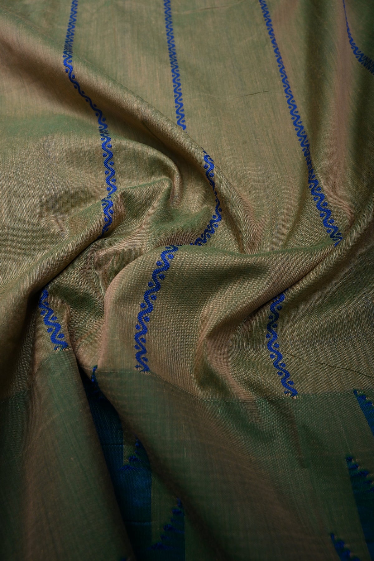 Green Dual Tone Zariless Ilkal Weave Art Silk Bagalkote Saree with Resham Veldhari Horizontal Stripes and Contrast Temple Border | SHOBITAM