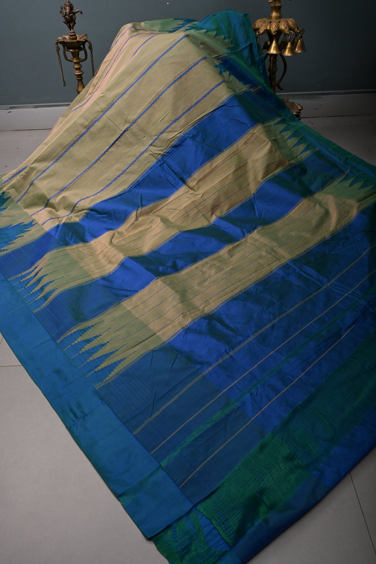 Green Dual Tone Zariless Ilkal Weave Art Silk Bagalkote Saree with Resham Veldhari Horizontal Stripes and Contrast Temple Border | SHOBITAM