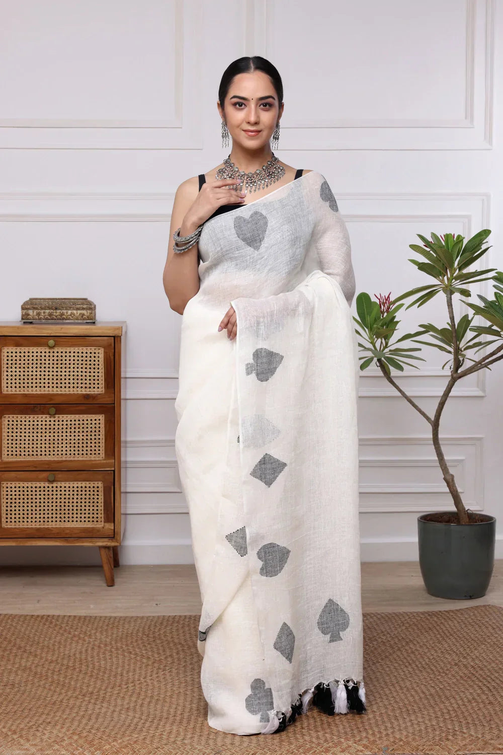 Handloom White & Black Pure Linen Teen Patti Jamdani Saree | Shobitam