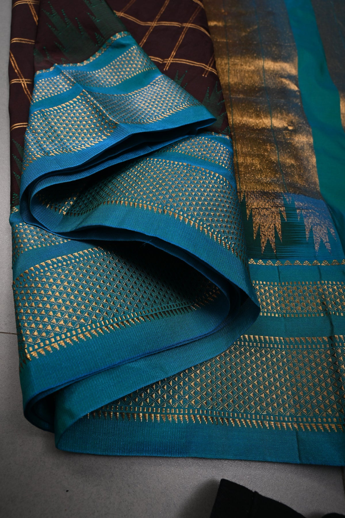 Coffee Brown Checks on Ilkal Weave Mercerized Cotton Bagalkote Saree with Contrast Zari Border | SHOBITAM