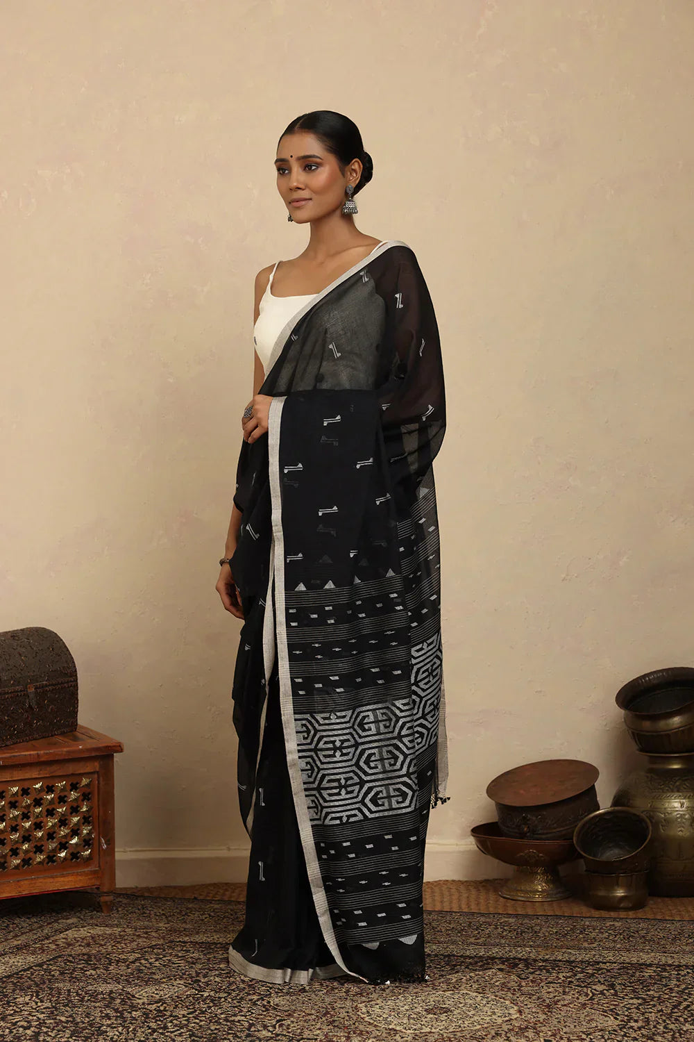 Handloom Black Contemporary Pure Cotton Jamdani Saree | SHOBITAM
