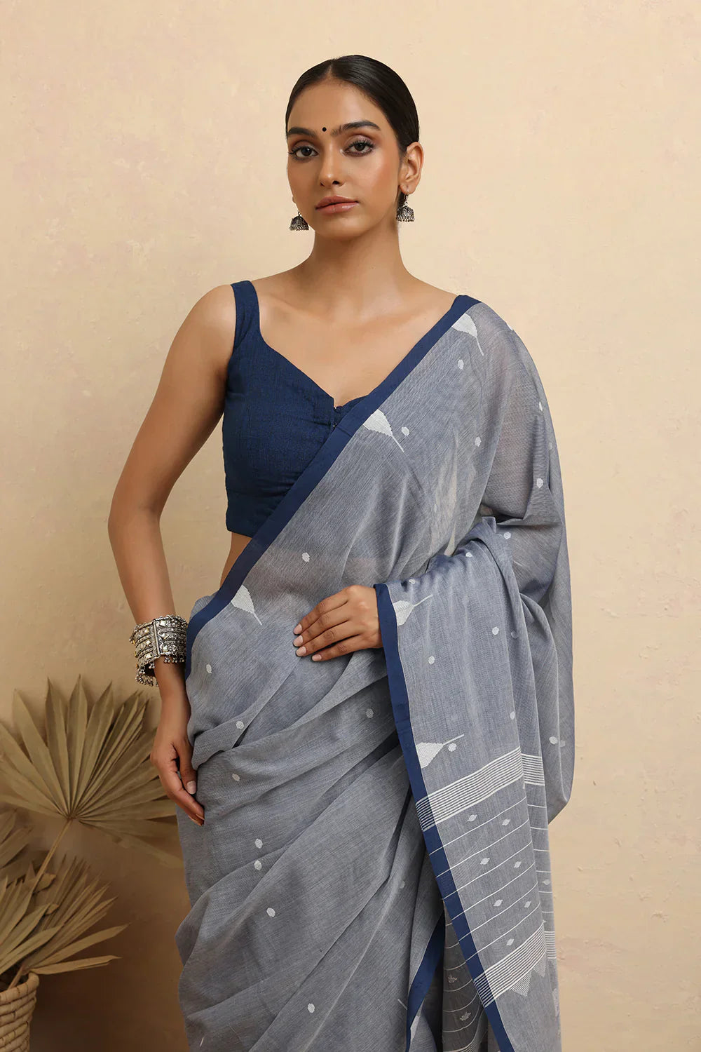 Handloom Grey Pure Cotton Jamdani Saree | Shobitam