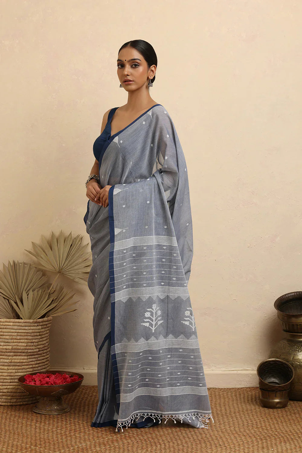 Handloom Grey Pure Cotton Jamdani Saree | Shobitam