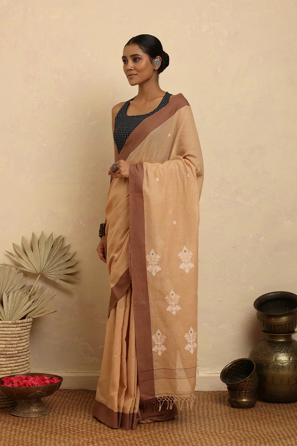 Handloom Beige Pure Cotton Jamdani Saree | Shobitam