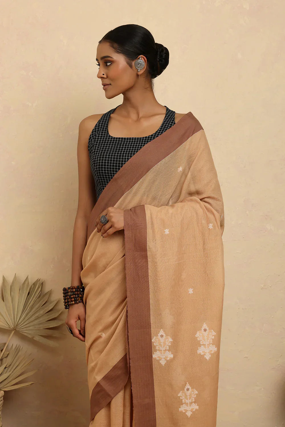 Handloom Beige Pure Cotton Jamdani Saree | Shobitam