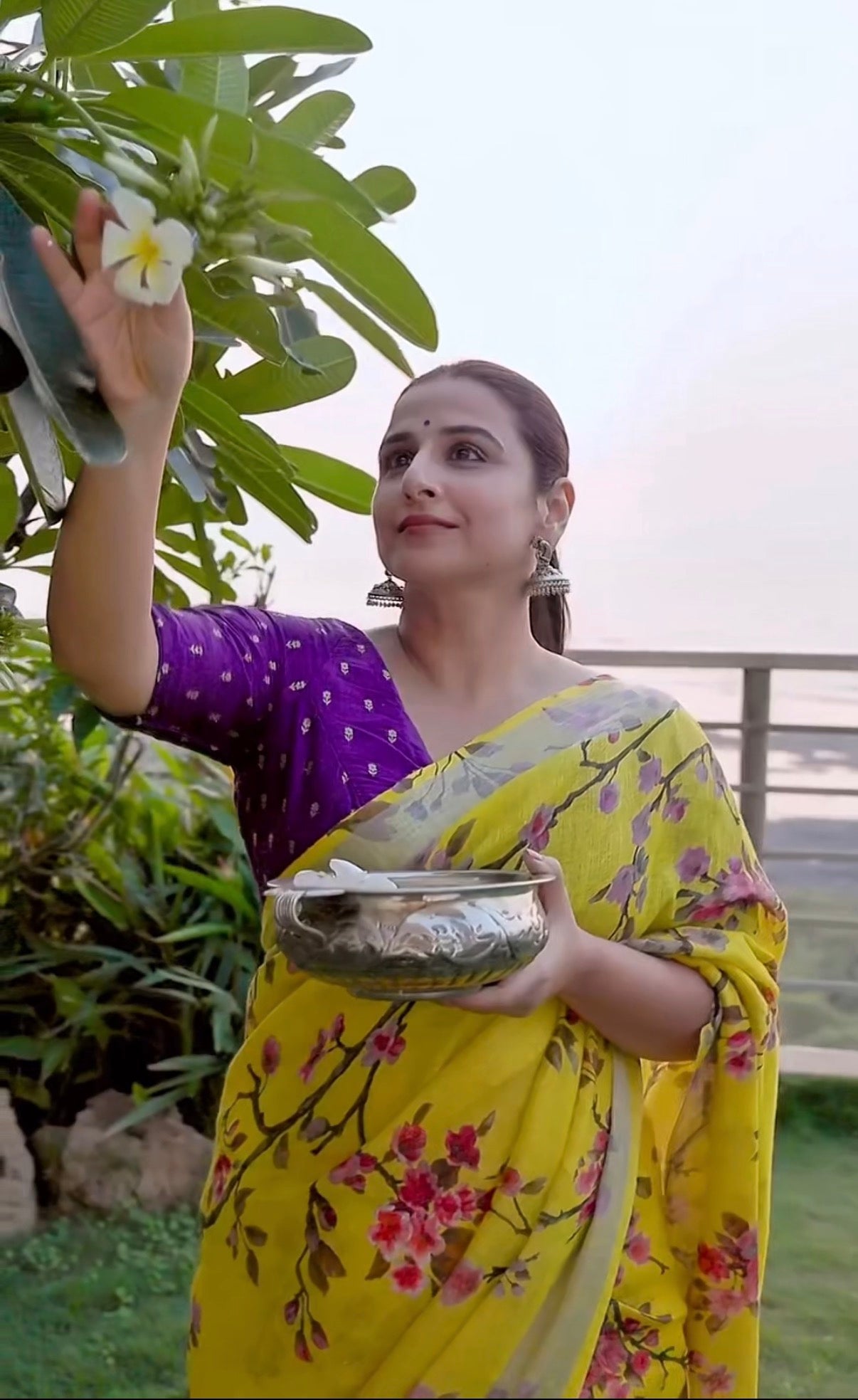 Stunning Vidya Balan Yellow Floral Pure Linen Saree with Silver Zari Border | Shobitam Top Seller Saree